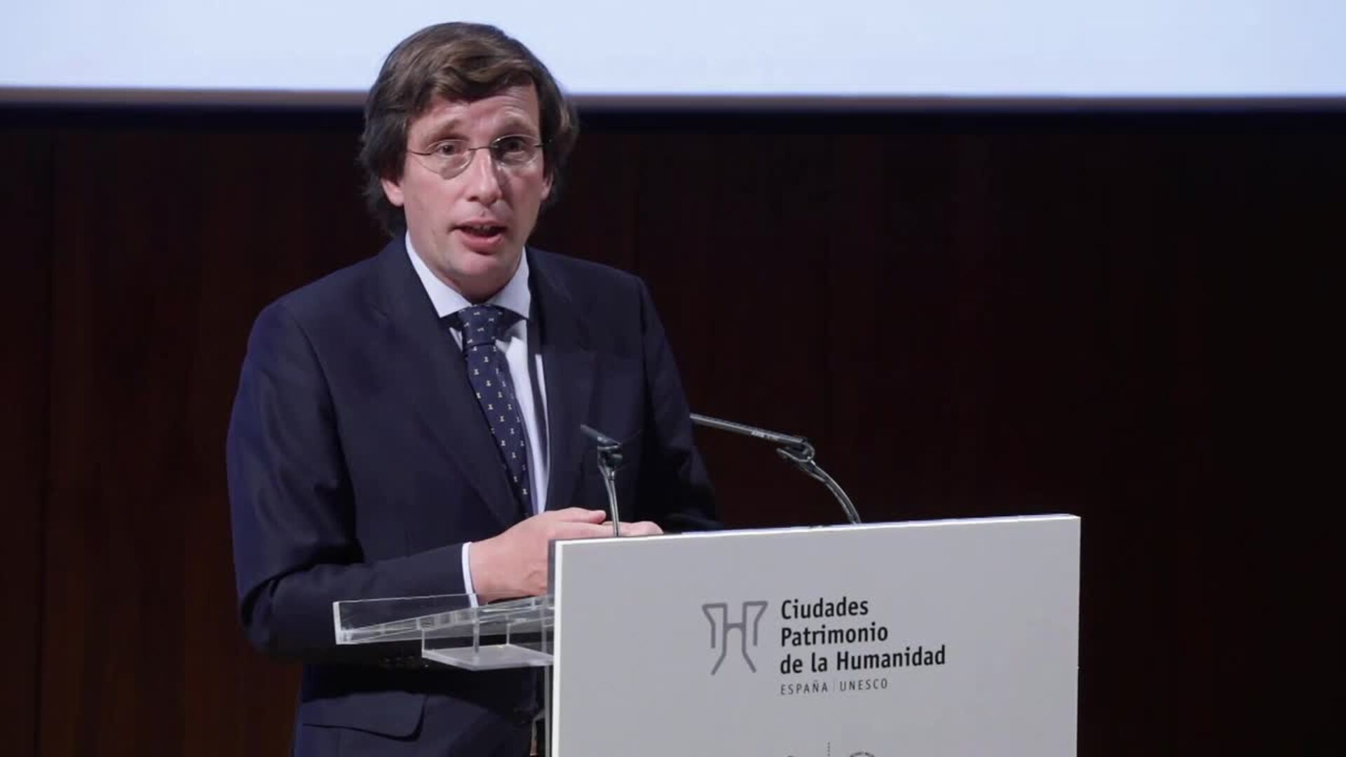 Almeida respalda la oferta turística de Ciudades Patrimonio y Paradores