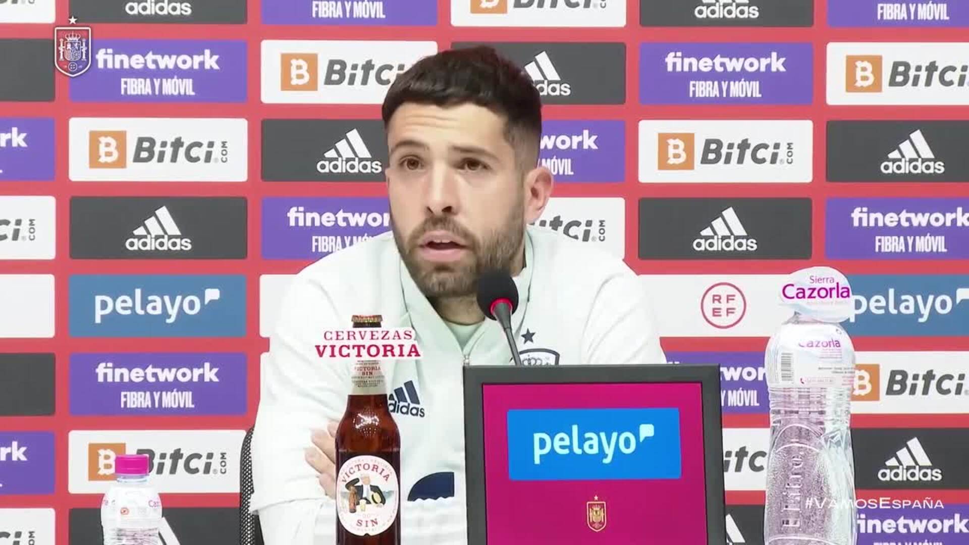 Jordi Alba dice estar sorprendido por la calidad de los más jóvenes