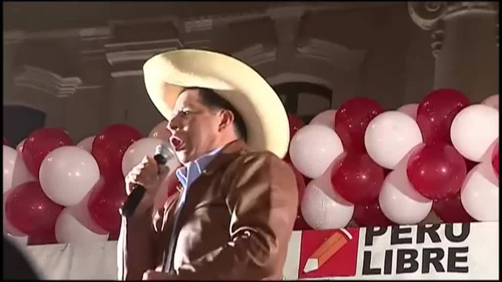 Miles de peruanos exigen en las calles que Pedro Castillo sea ya investido presidente