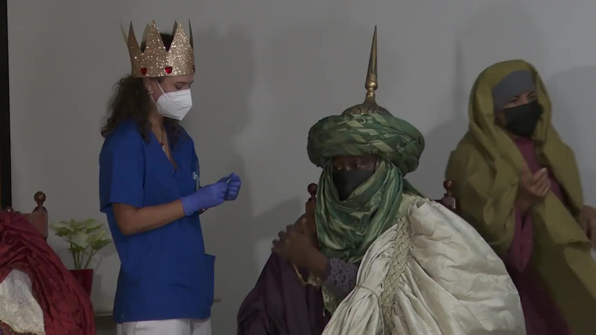 Los Reyes Magos se vacunan simbólicamente contra la Covid-19