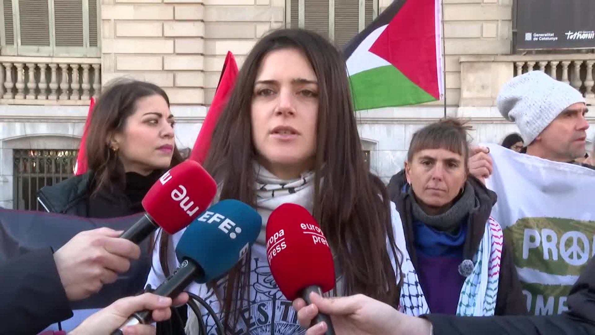 Miles de manifestantes en Barcelona exigen el fin de las relaciones con ...