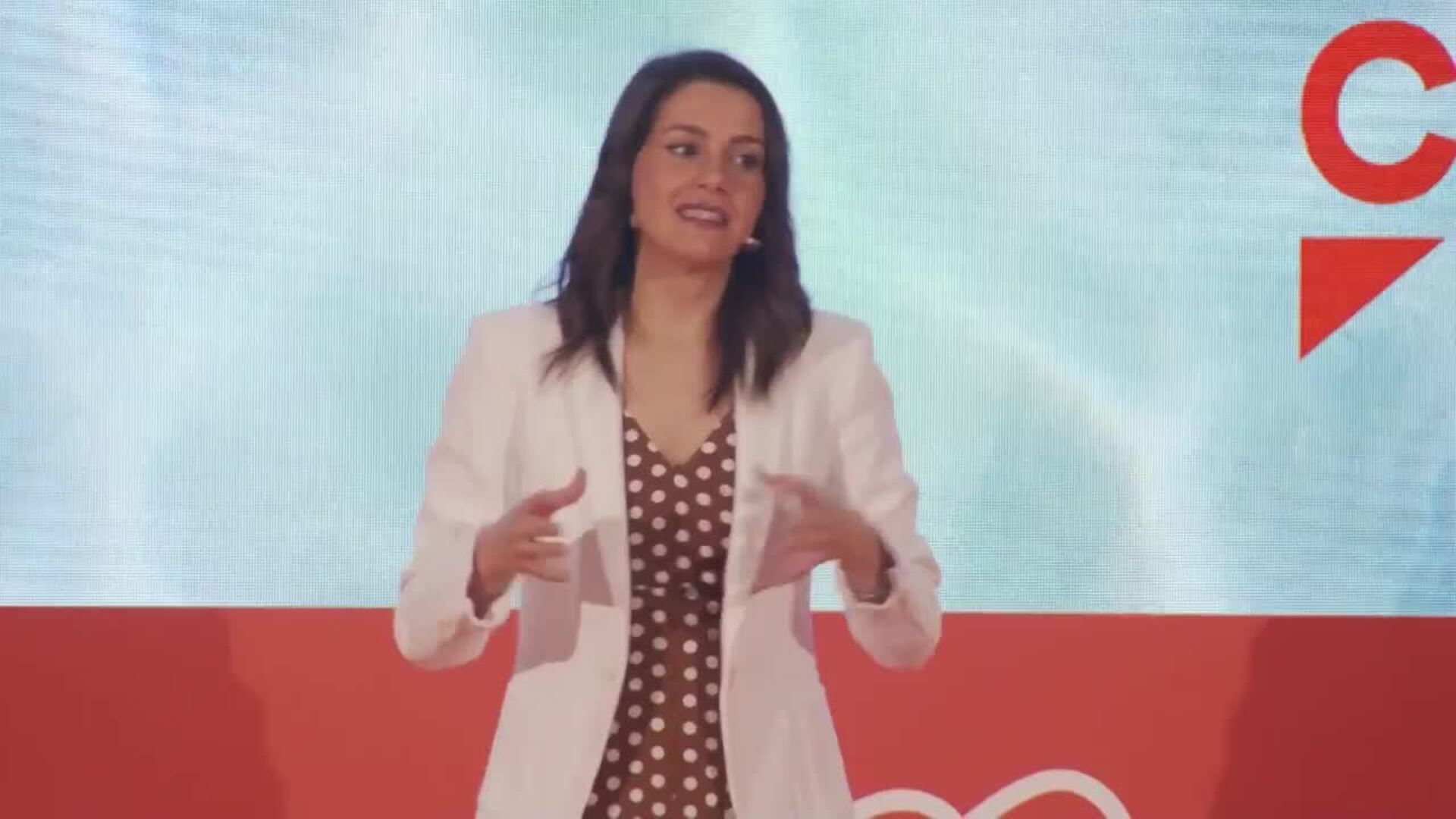 Arrimadas tacha de “culebrón del sillón” la negociación PSOE-Podemos