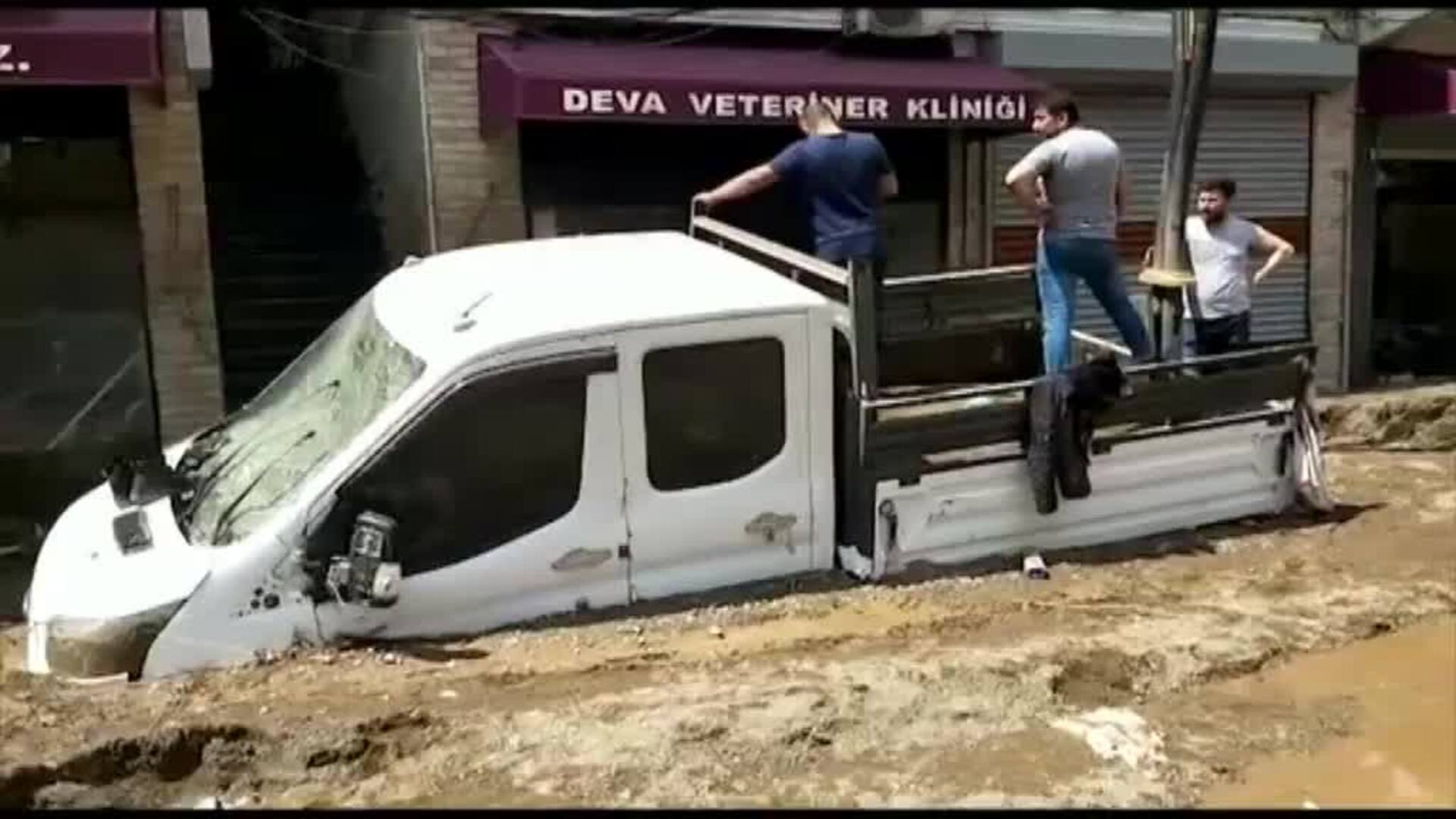 Las inundaciones en la región turca del Mar Negro causan al menos cinco muertos