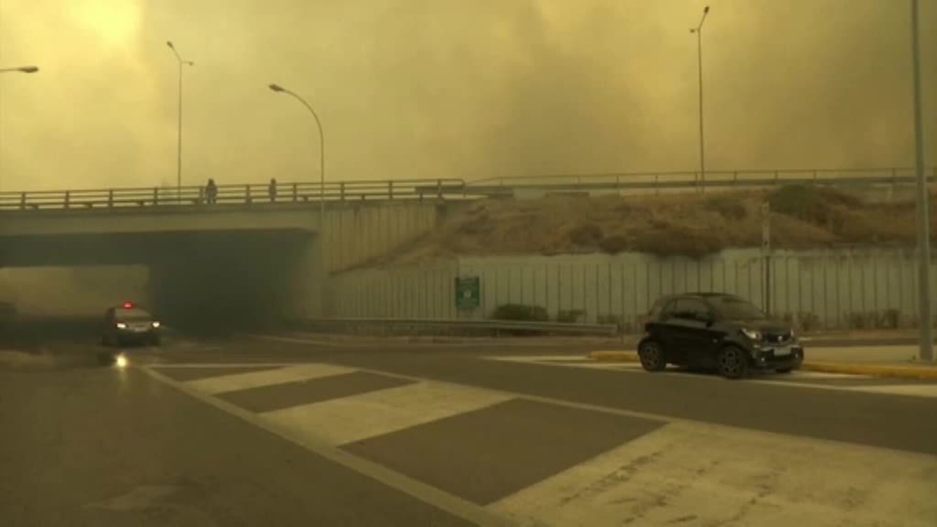Grecia se enfrenta a los peores incendios en décadas avivados por el viento y las altas temperaturas