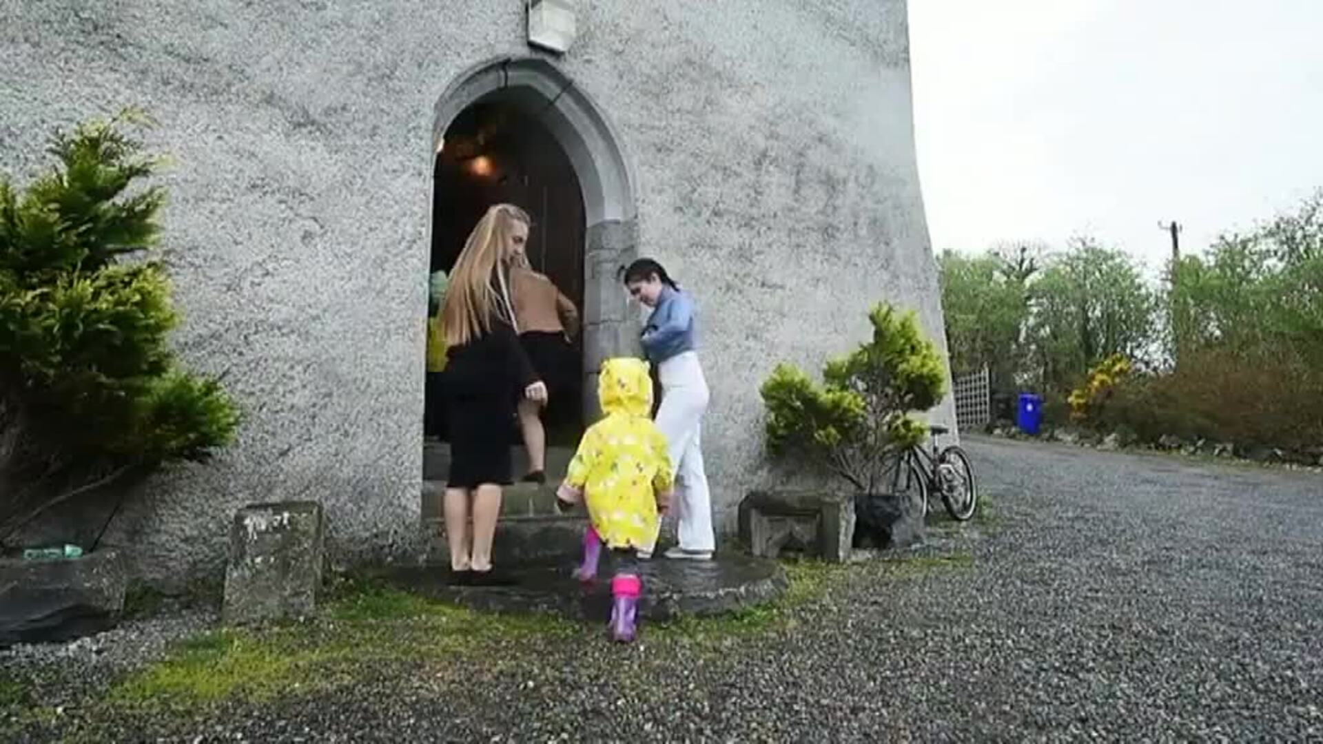 Un castillo irlandés del siglo XV: el nuevo hogar de refugiados ucranianos