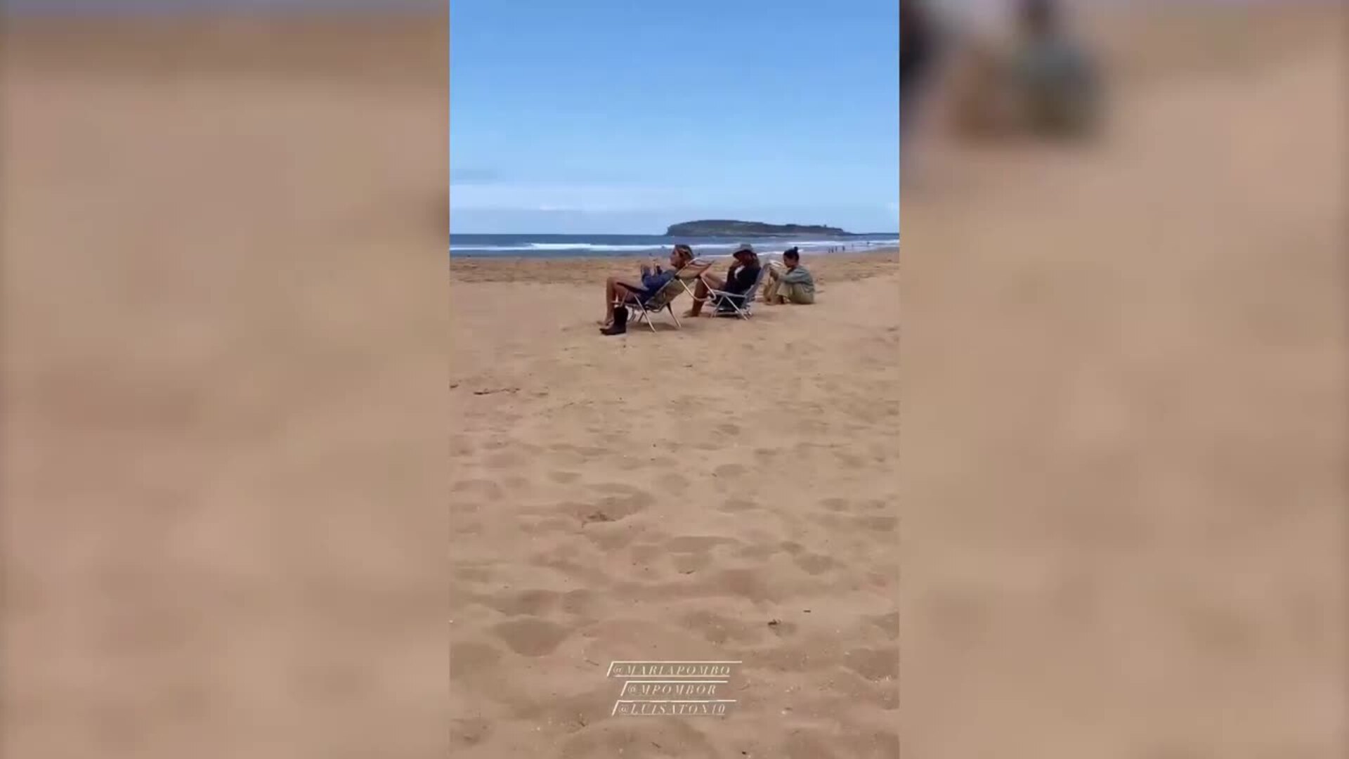 María Pombo luce tripa de embarazada en una nueva escapada a la playa