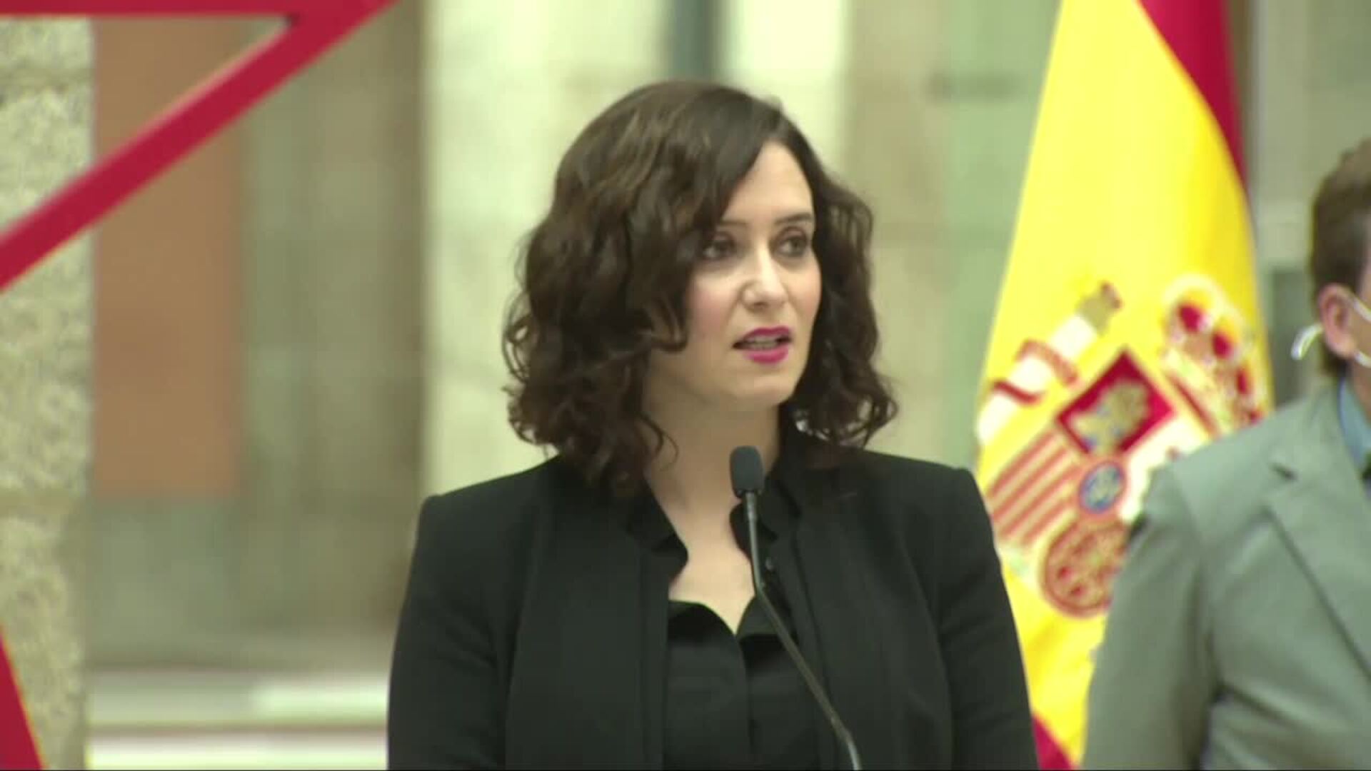 Una placa recuerda a víctimas de Covid en un acto centrado en aquellas no reclamadas