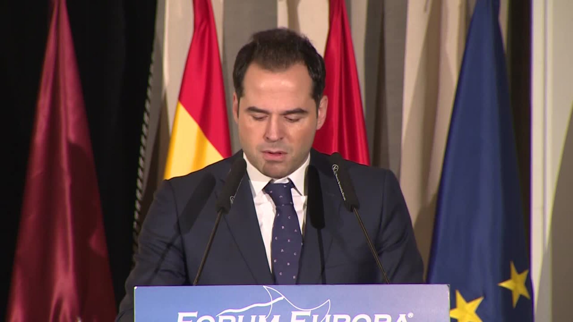 Aguado anuncia la primera ley de familias monoparentales