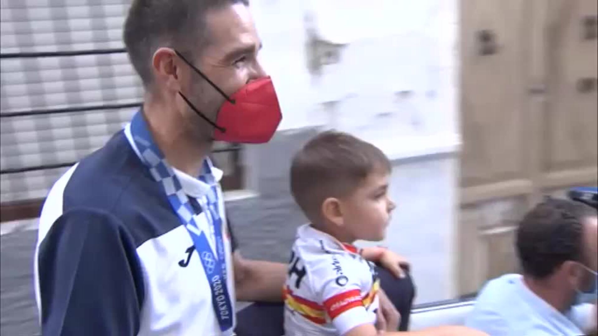 Euforia en Baza con la llegada del medallista olímpico David Valero