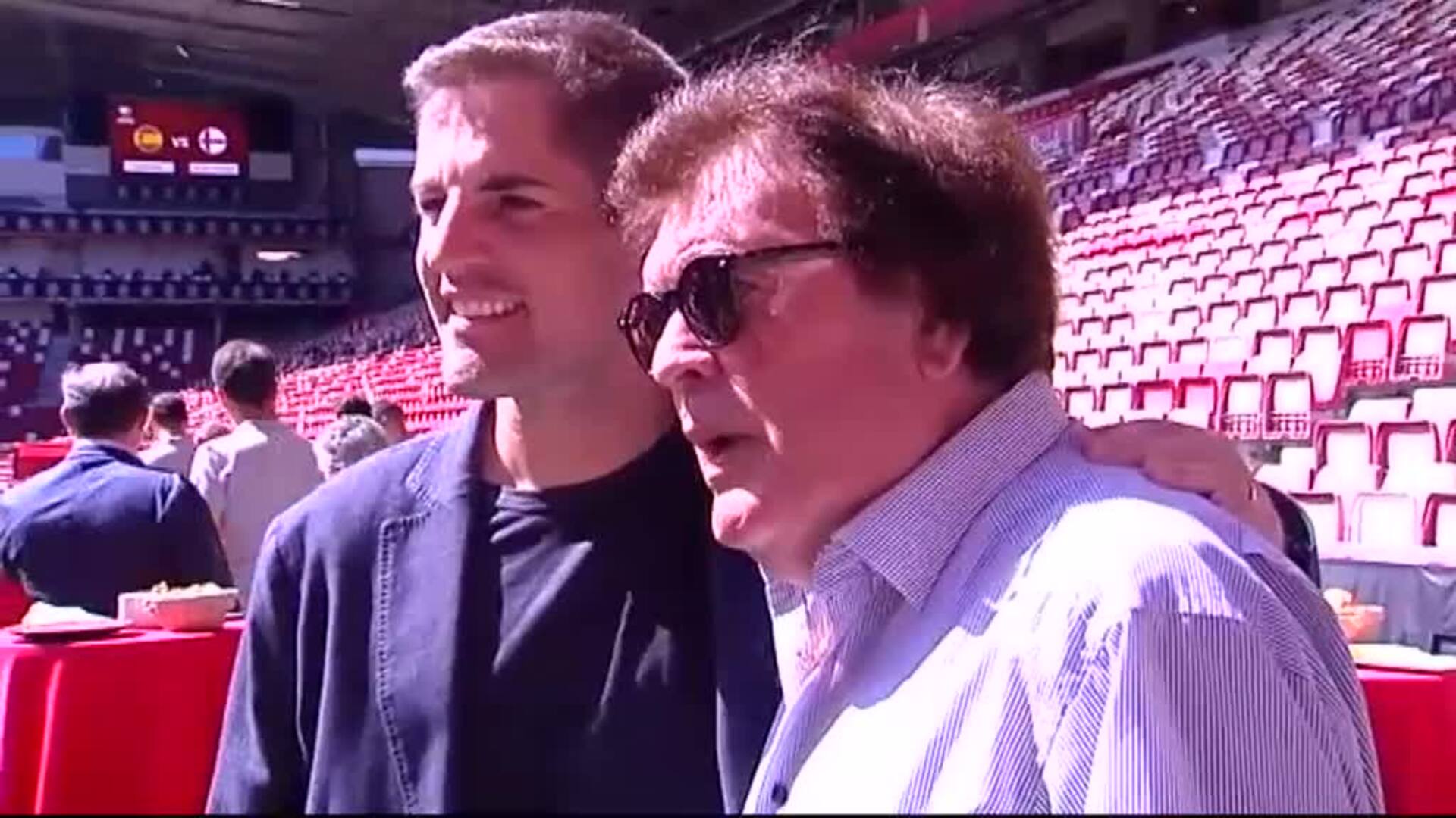 El Molinón rinde homenaje a Quini