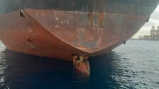 La extraña odisea de tres polizones: 11 días sobre la pala del timón de un buque