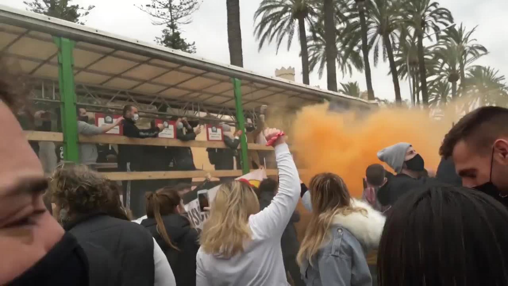 Unas 1.000 personas exigen la reapertura de la hostelería en Palma