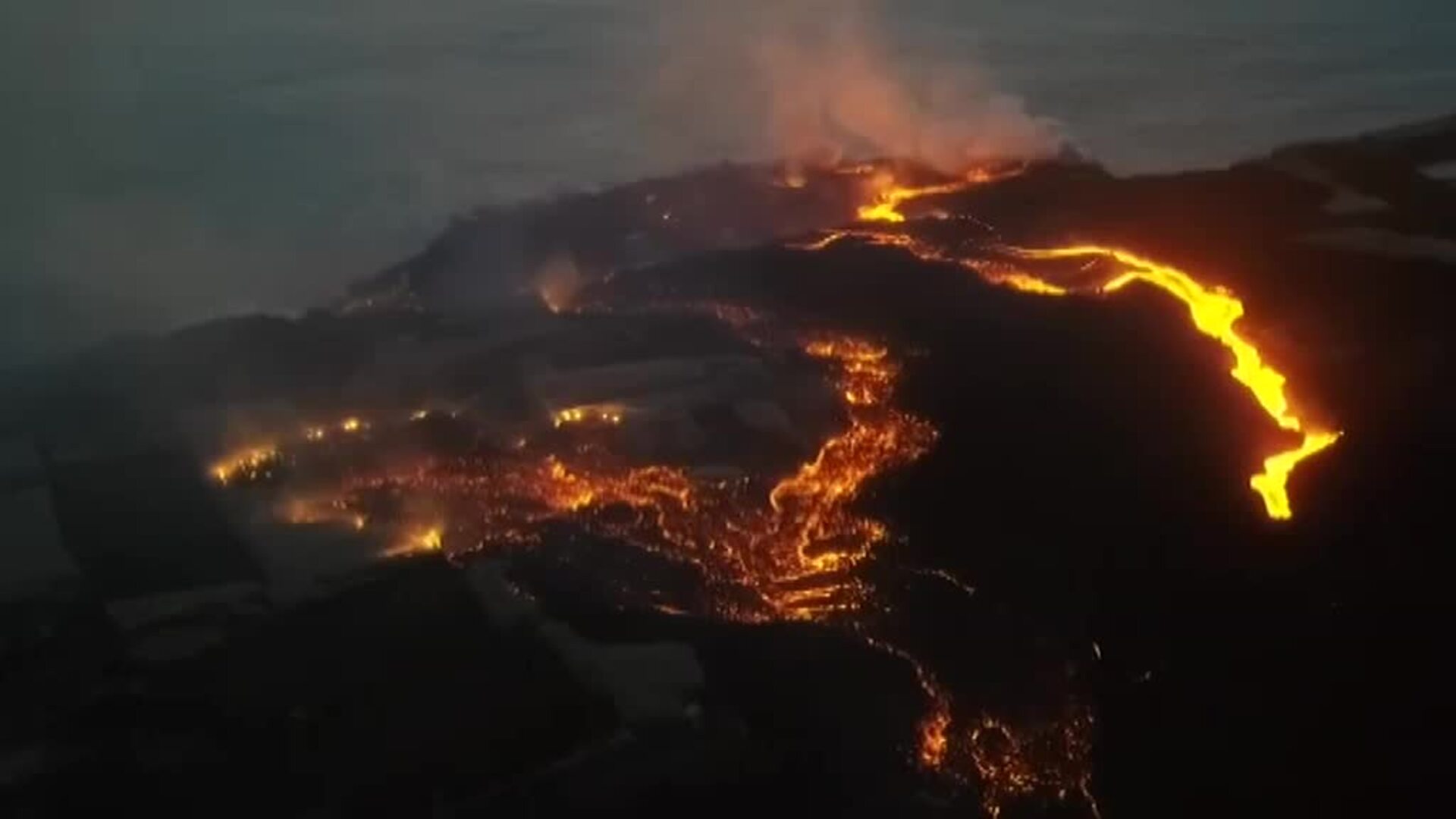 Una nueva lengua de lava provoca más evacuaciones