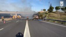 Espectacular incendio de un camión en la M-40