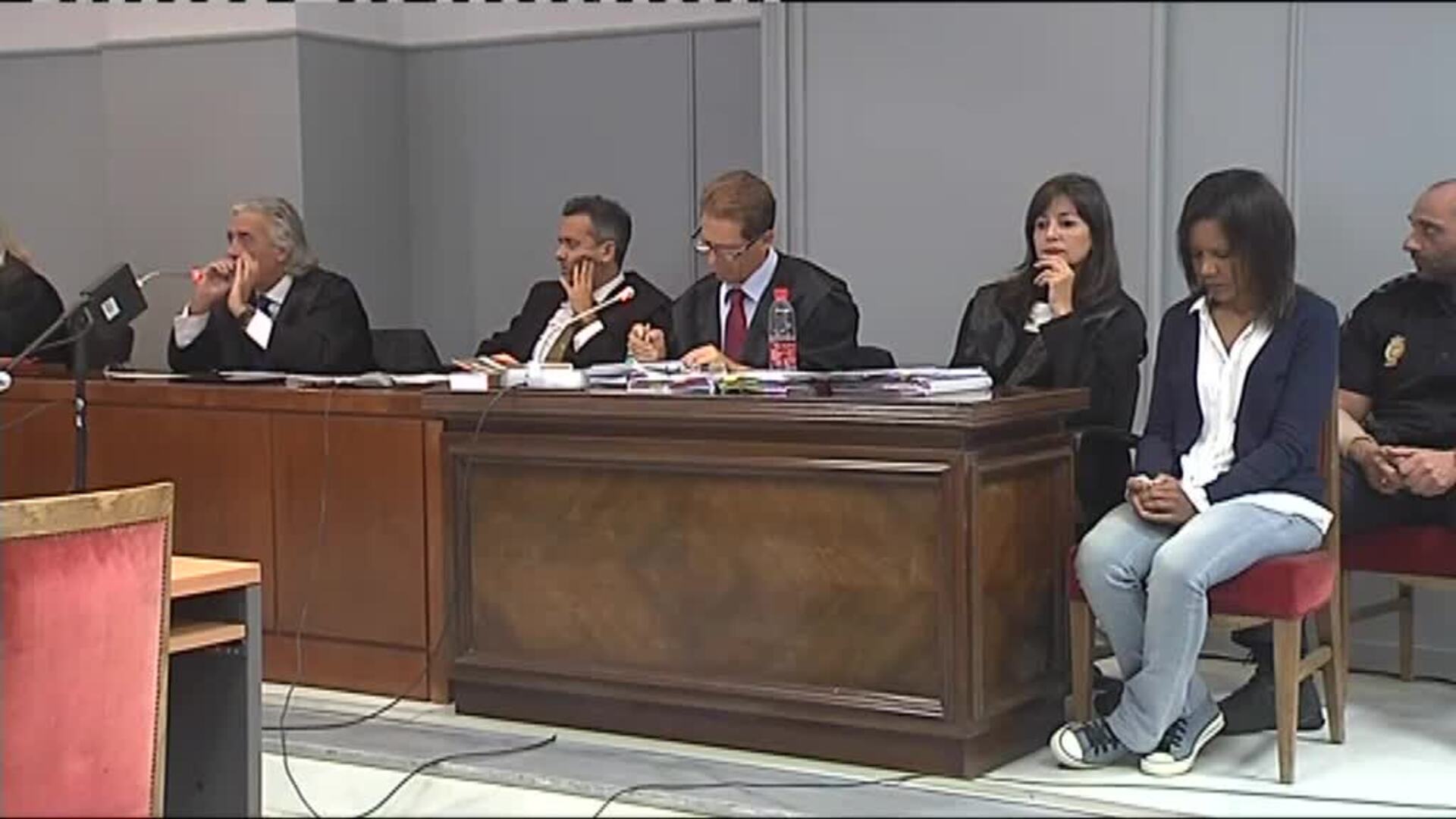 La acusación particular destaca que &quot;Gabriel fue atacado por la espalda&quot; y que &quot;el hacha no tiene huellas del niño, sólo su adn del castañazo&quot;