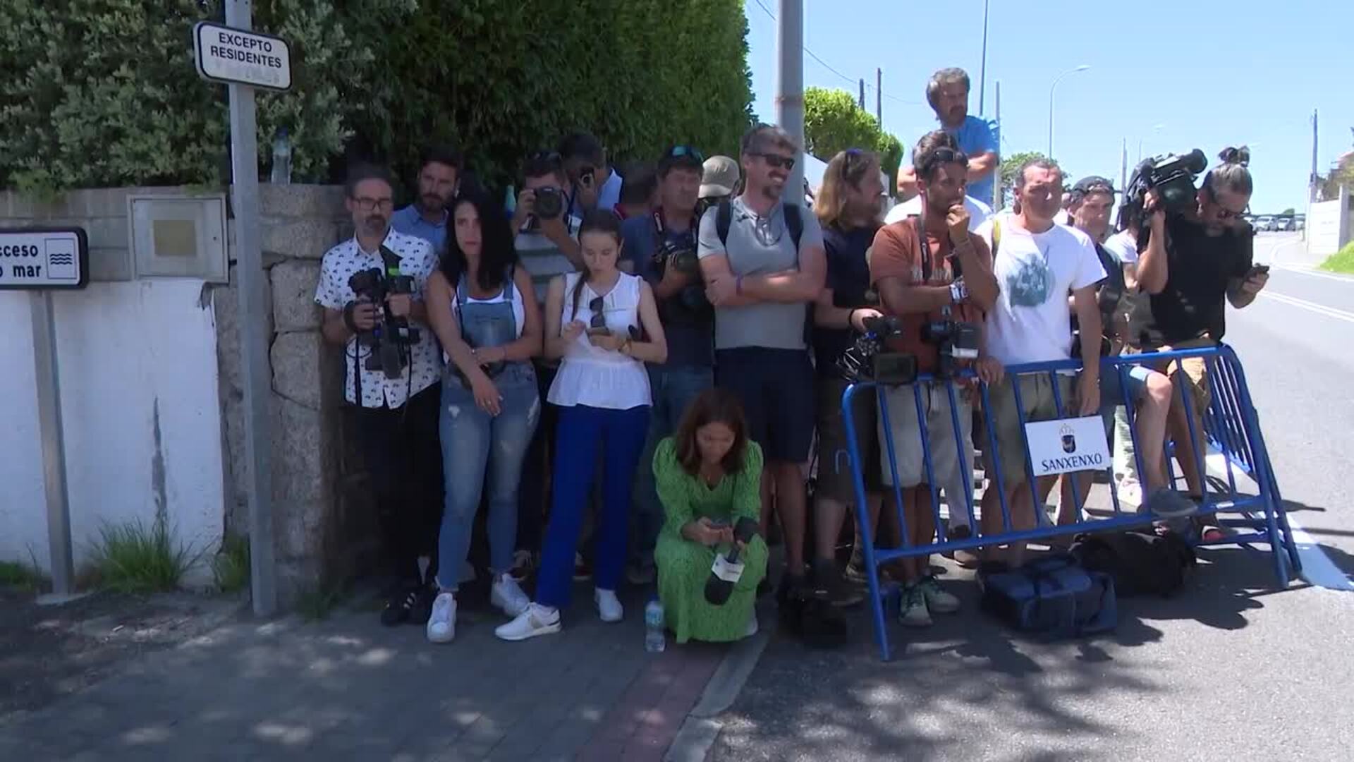 Don Juan Carlos, tras aterrizar en el aeropuerto Vigo-Peinador