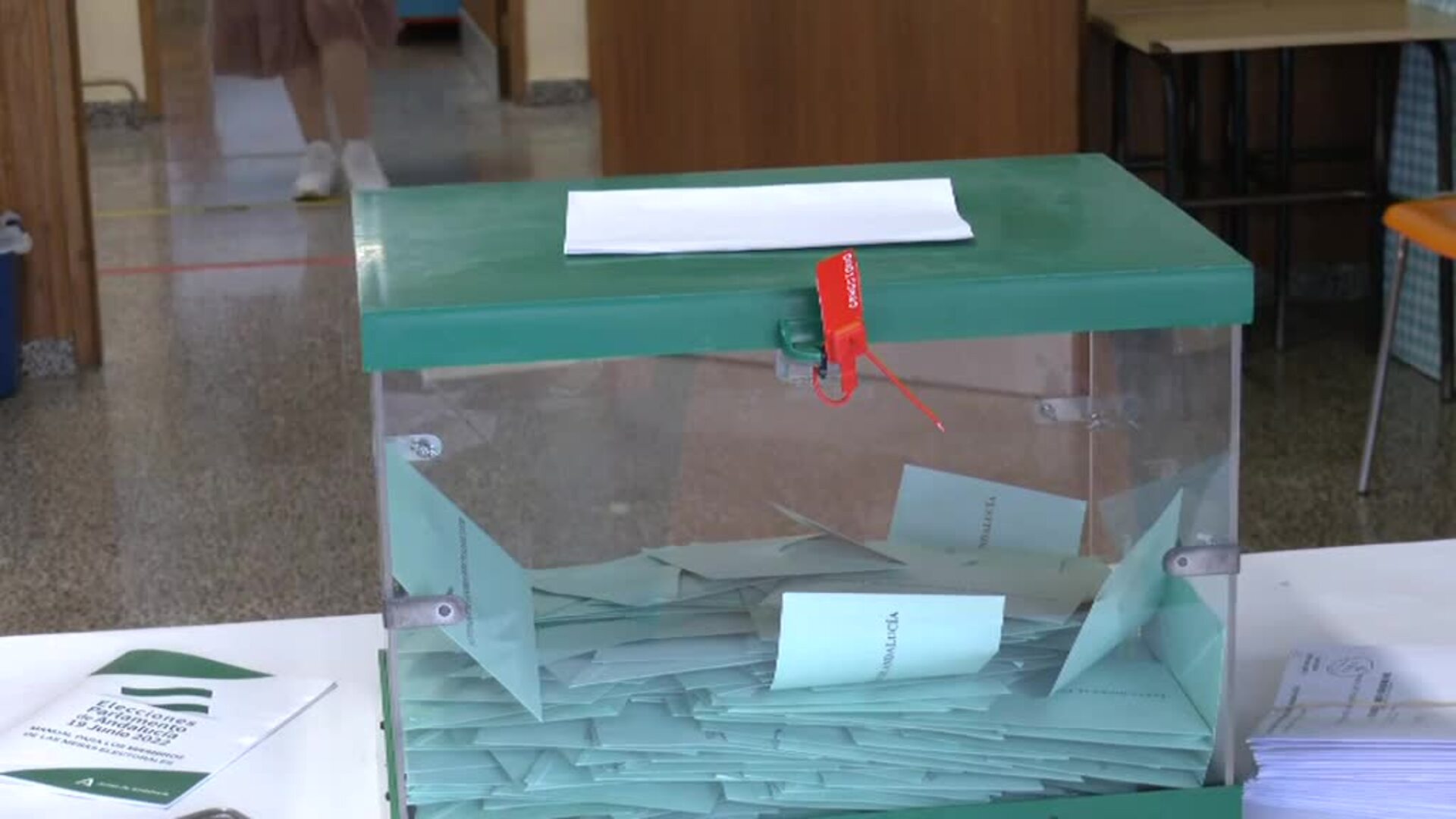 Así ha sido el recuento de votos en un colegio electoral de Granada