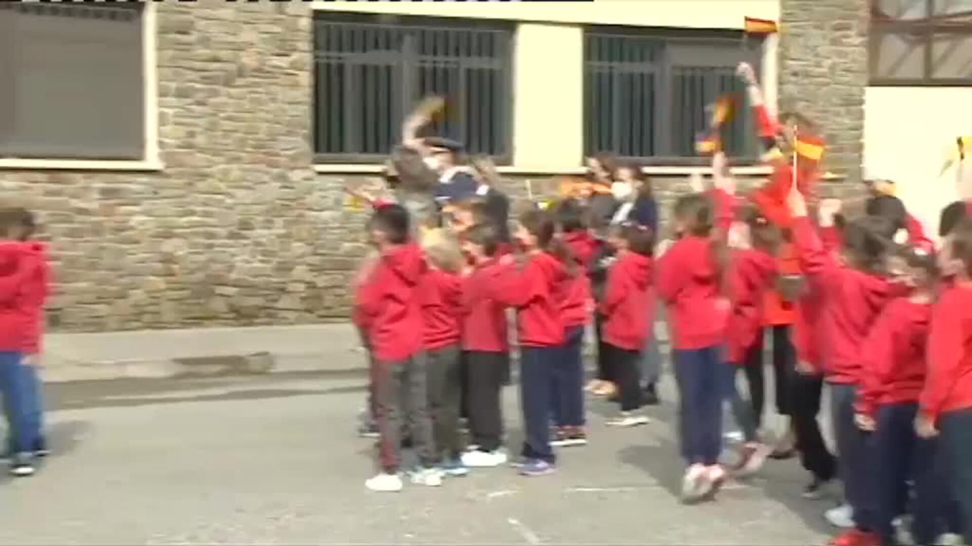 Los Reyes visitan a los alumnos de un colegio español en Andorra