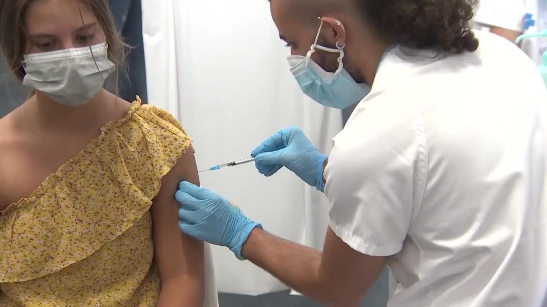 La Junta de Andalucía prevé vacunar a los menores de 12 años en los centros escolares