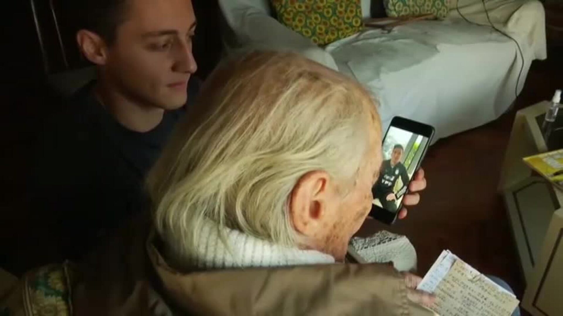 Un anciano centenario lleva el cálculo manuscrito de cada gol de Messi