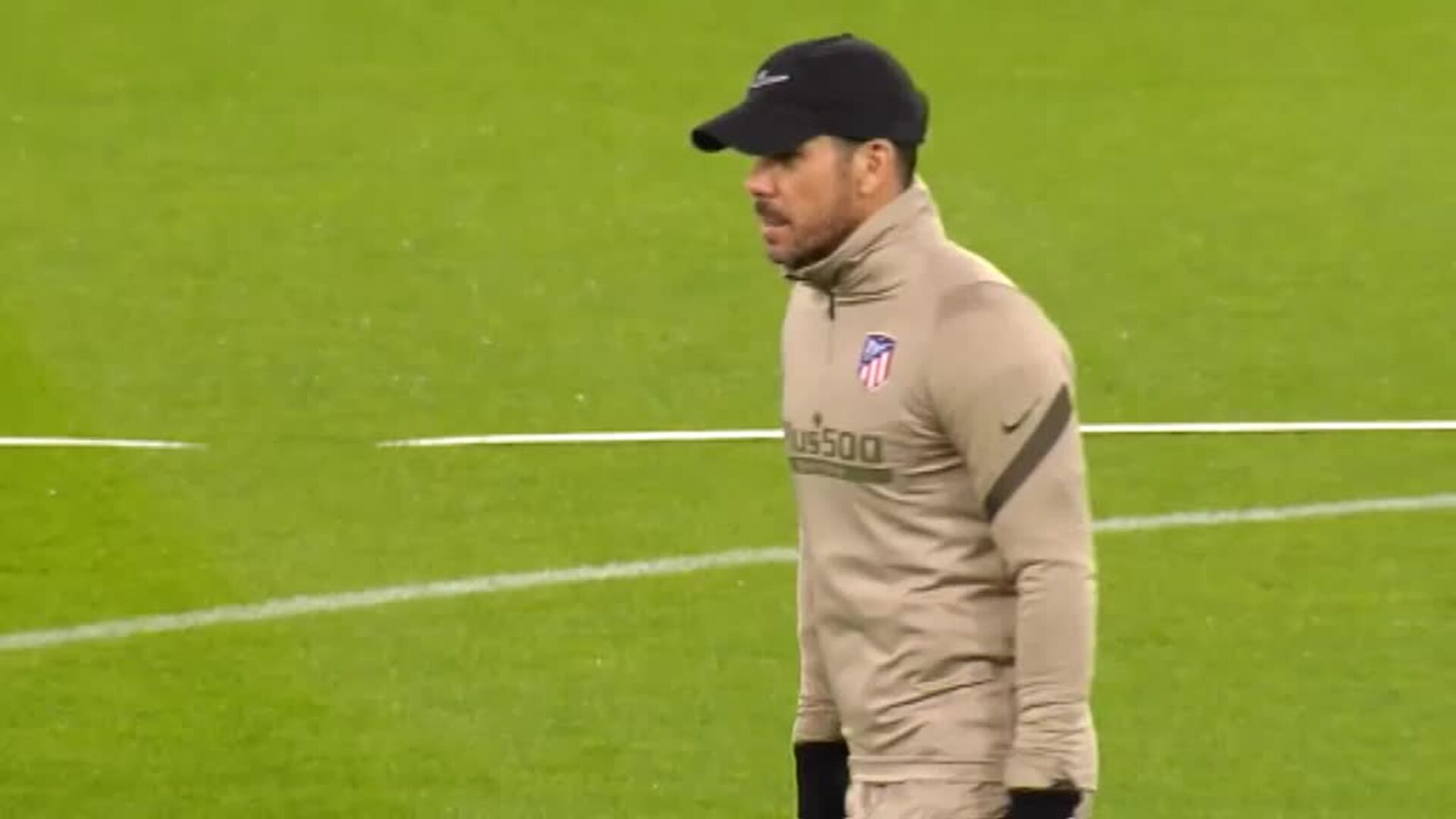 El Atlético toma contacto con el césped del Red Bull Arena de Salzburgo