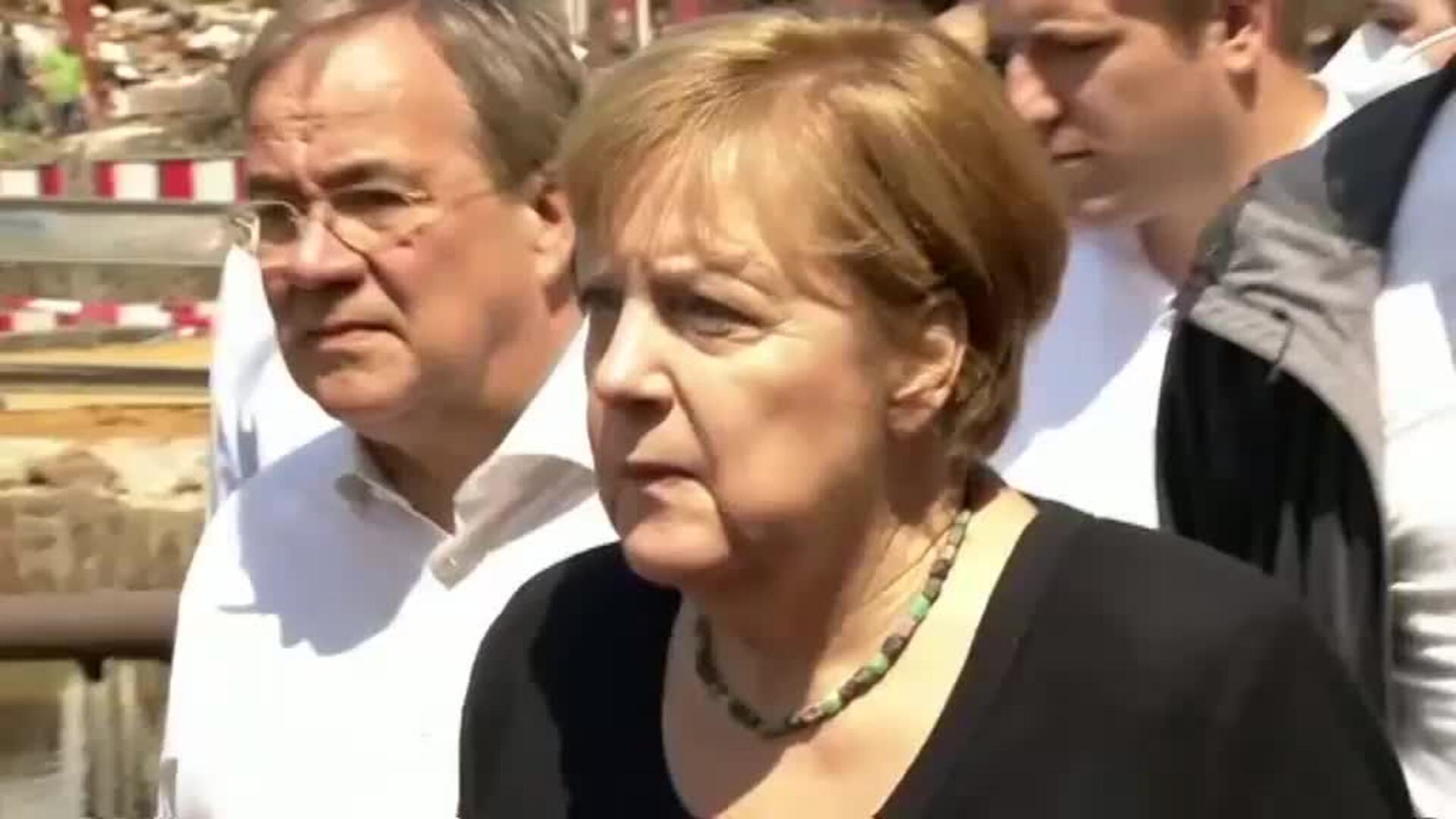 Angela Merkel visita las zonas más afectadas por las inundaciones