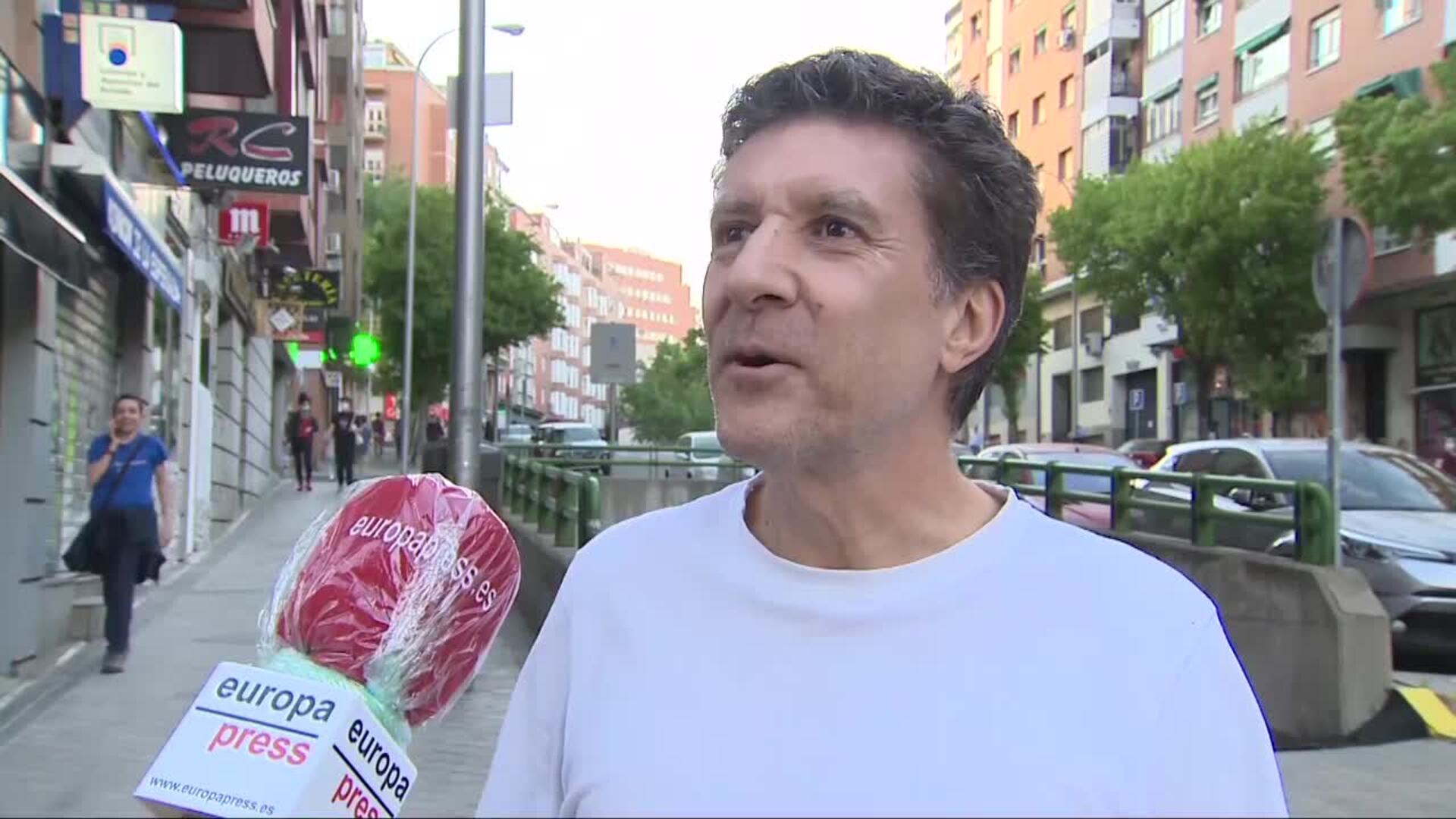 Vecino de Madrid reconoce que es &quot;emocionante&quot; cantar ópera desde su balcón