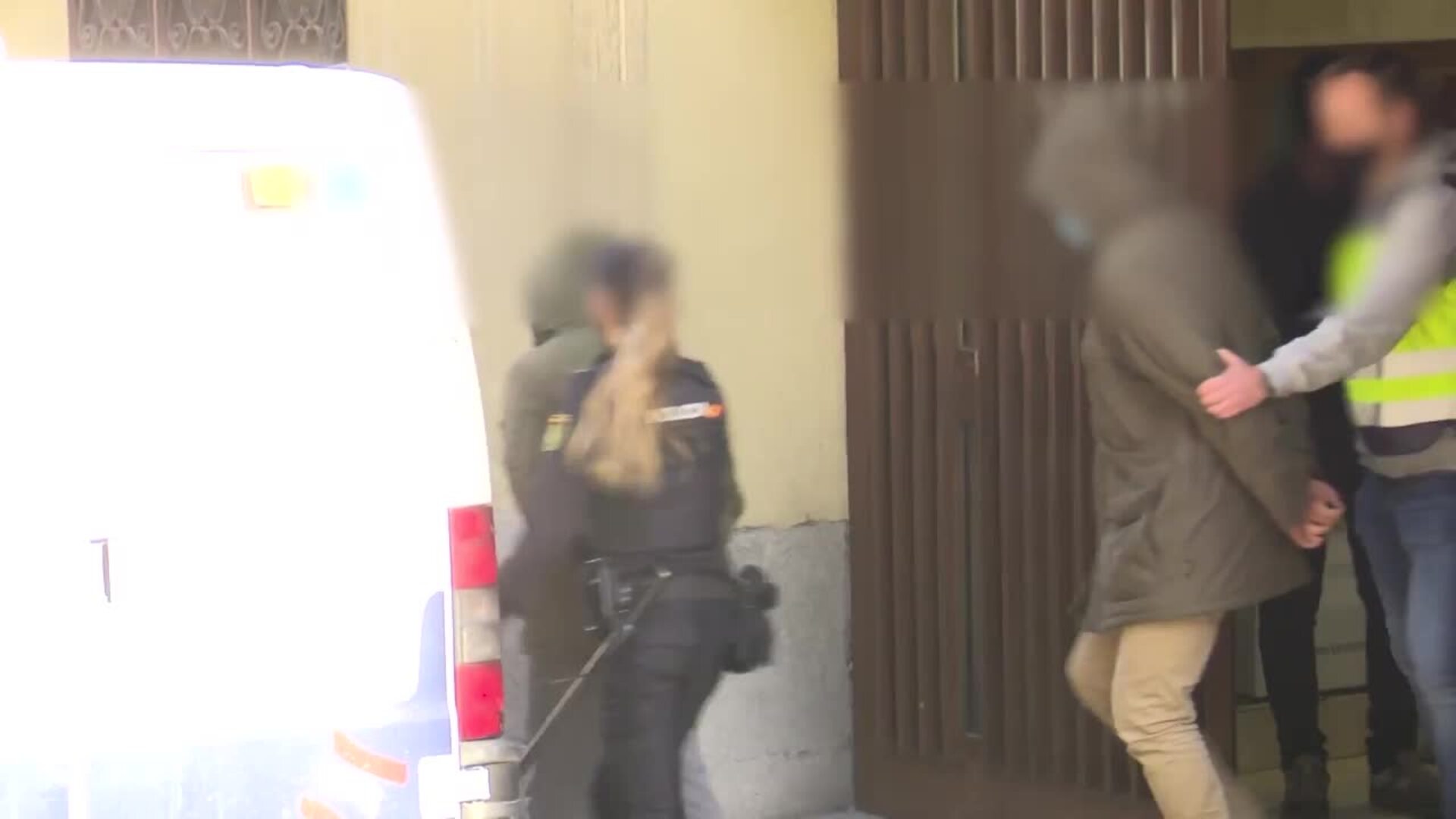 Rafael Amargo sale esposado de la comisaría de Leganitos