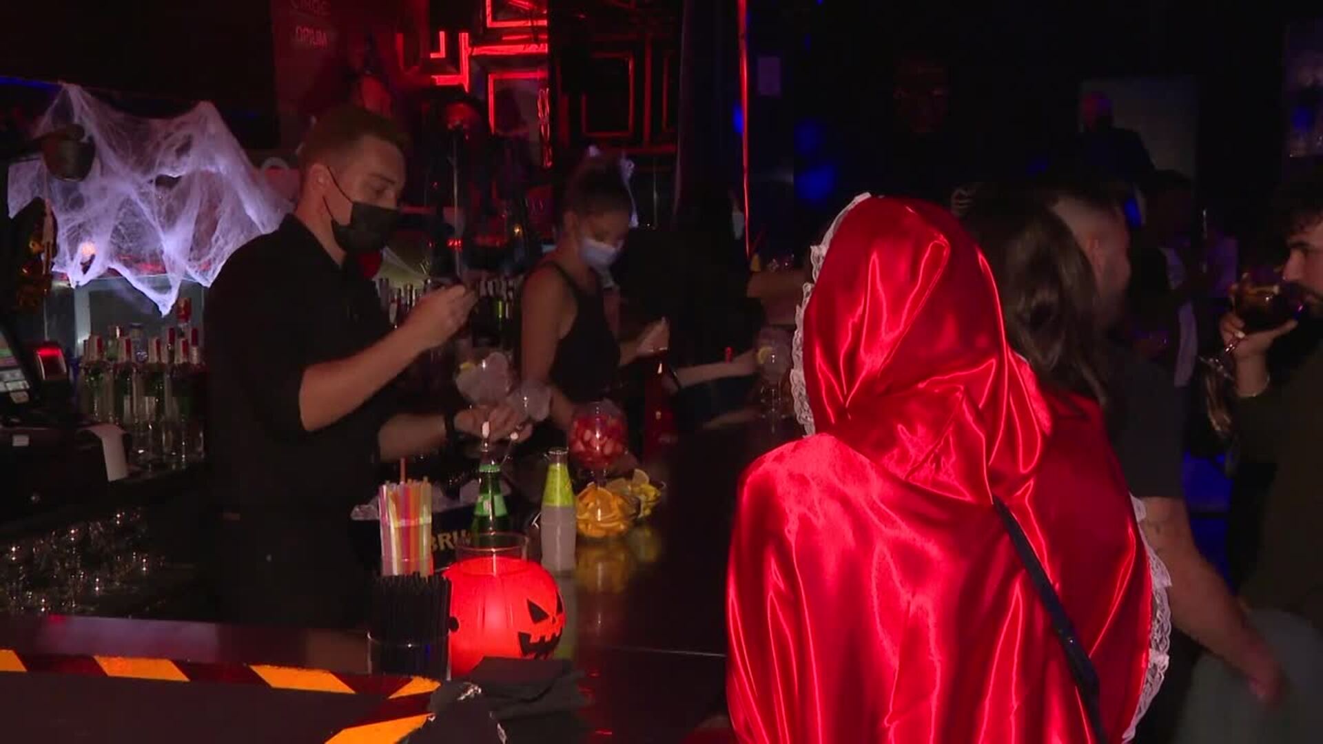 Nueve CCAA establecen toque de queda o el cierre de la hostelería a medianoche