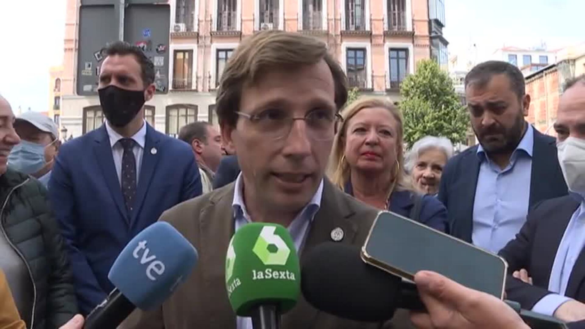 Almeida cree que el abogado que lo ha demandado por el tema de las mascarillas actúa &quot;dirigido&quot; por Sánchez