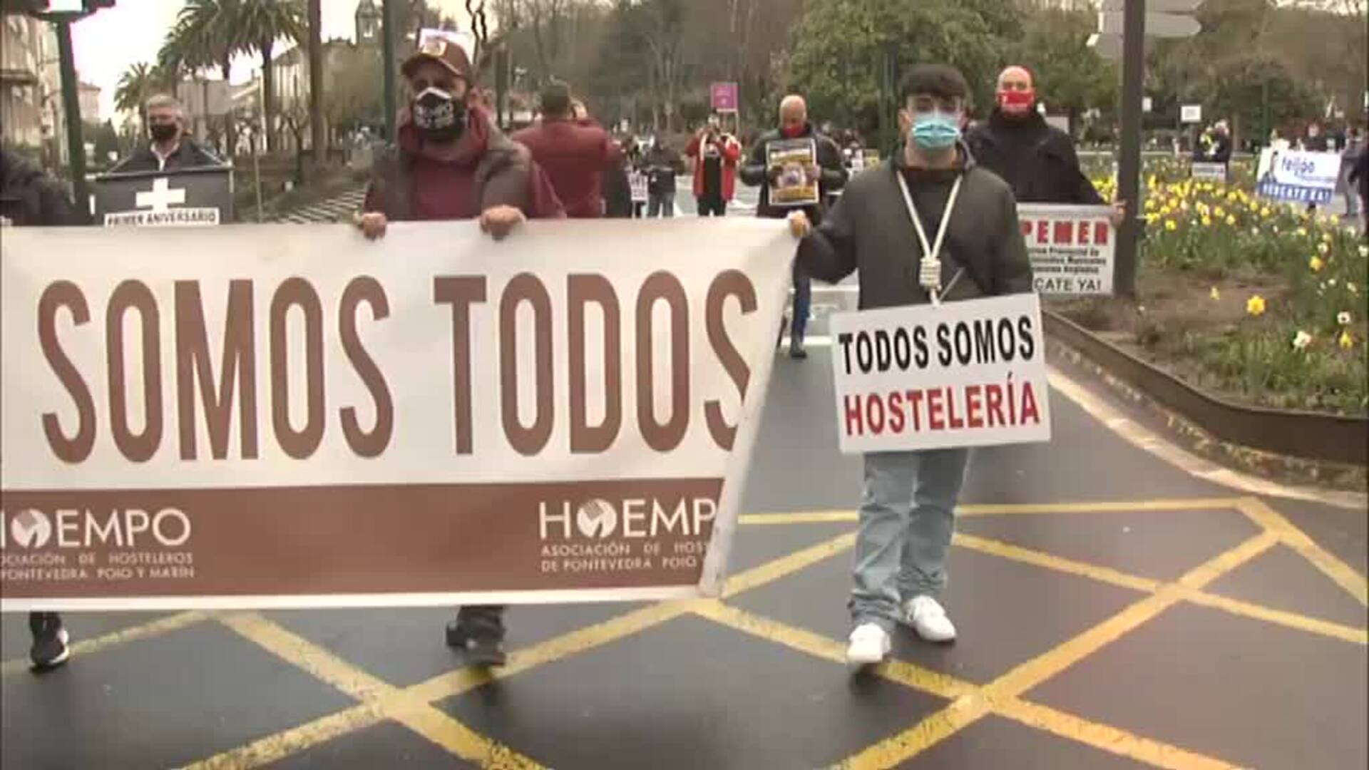 Cientos de hosteleros salen a las calles de Santiago para pedir &quot;ayudas reales&quot;