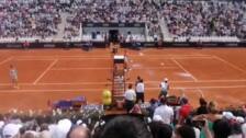 Activistas ambientales protestan en partidos de tenis en Roma