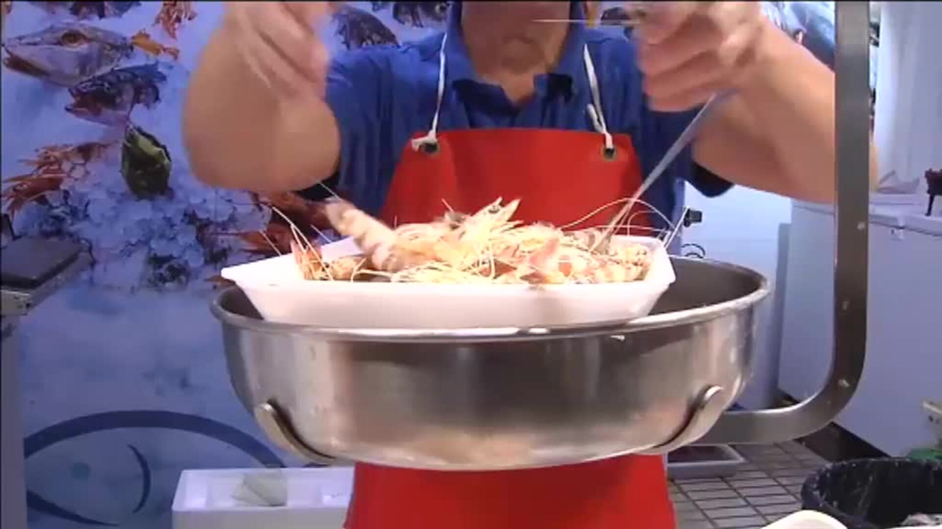 Actividad frenética en los grandes centros de distribución de alimentos a dos semanas de la Nochebuena