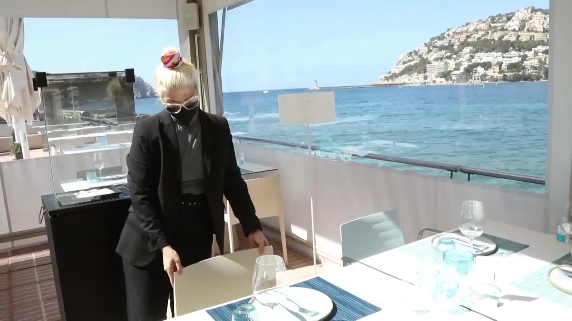 Sanidad y CCAA aprueban instar a cierre de interior de bares en zonas de alto riesgo