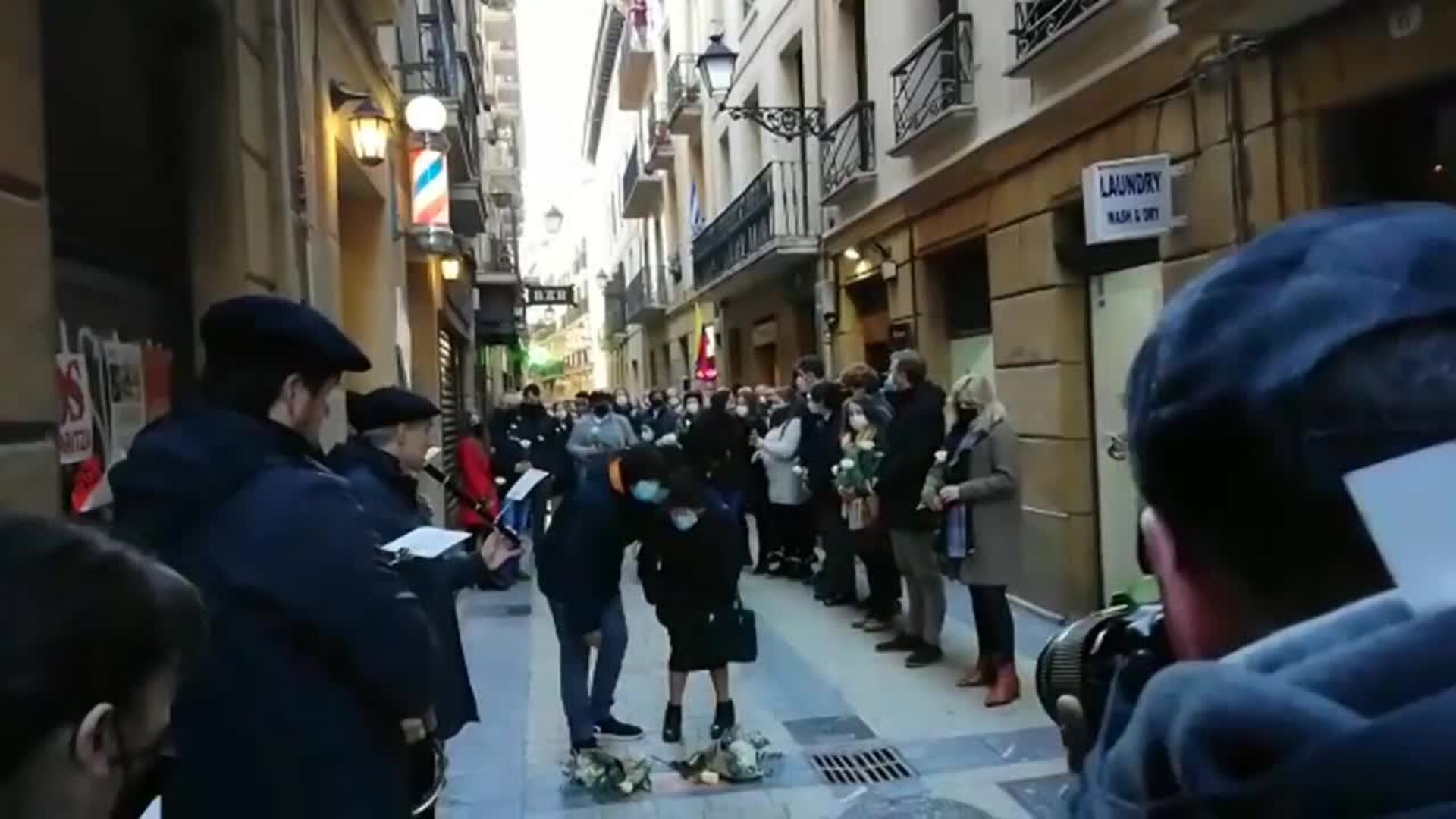 San Sebastián recuerda a Miguel Paredes y Elena Moreno, víctimas de ETA