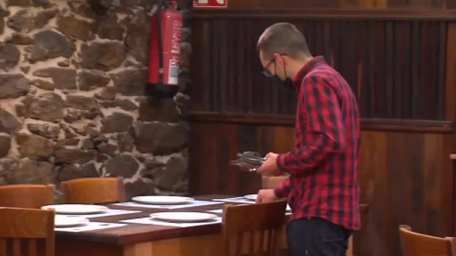 Los hosteleros denuncian la falta de camareros de cara a la campaña de Navidad