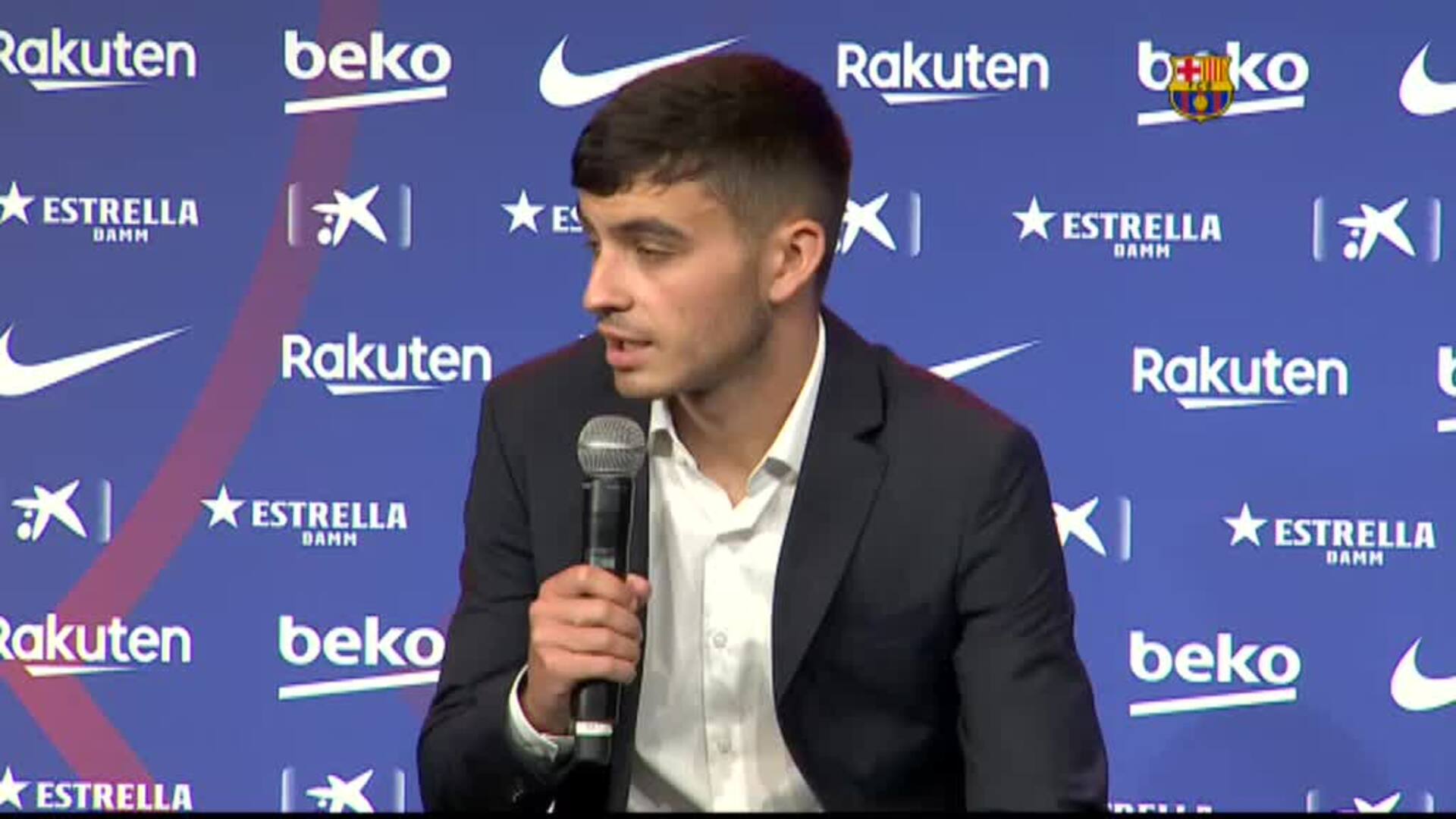 Perri: &quot;Mi ídolo es Iniesta y quiero aprender del mejor, quiero que se quede&quot;