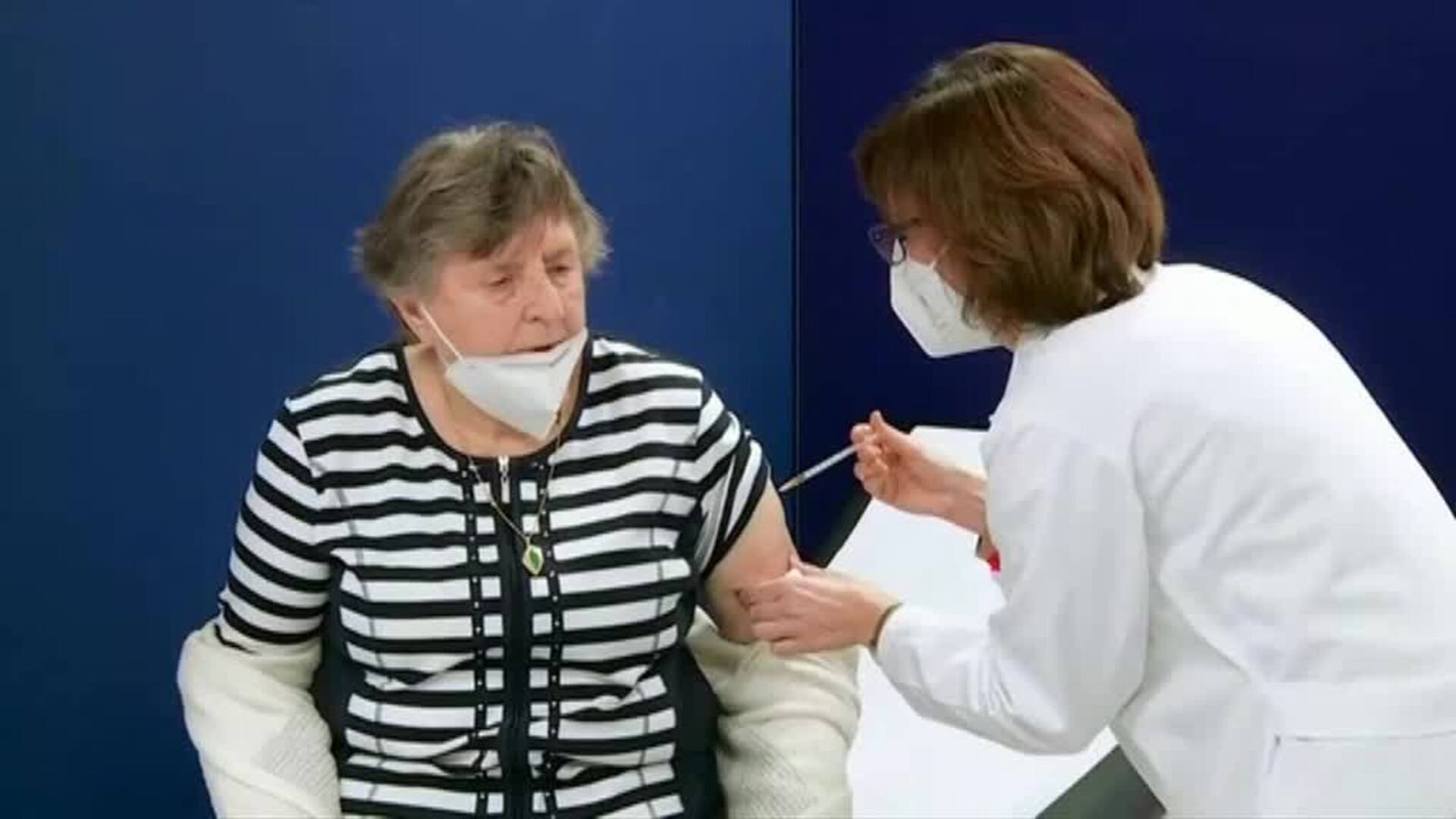 Reunión de Merkel y Macron con Putin para adquirir la vacuna Sputnik