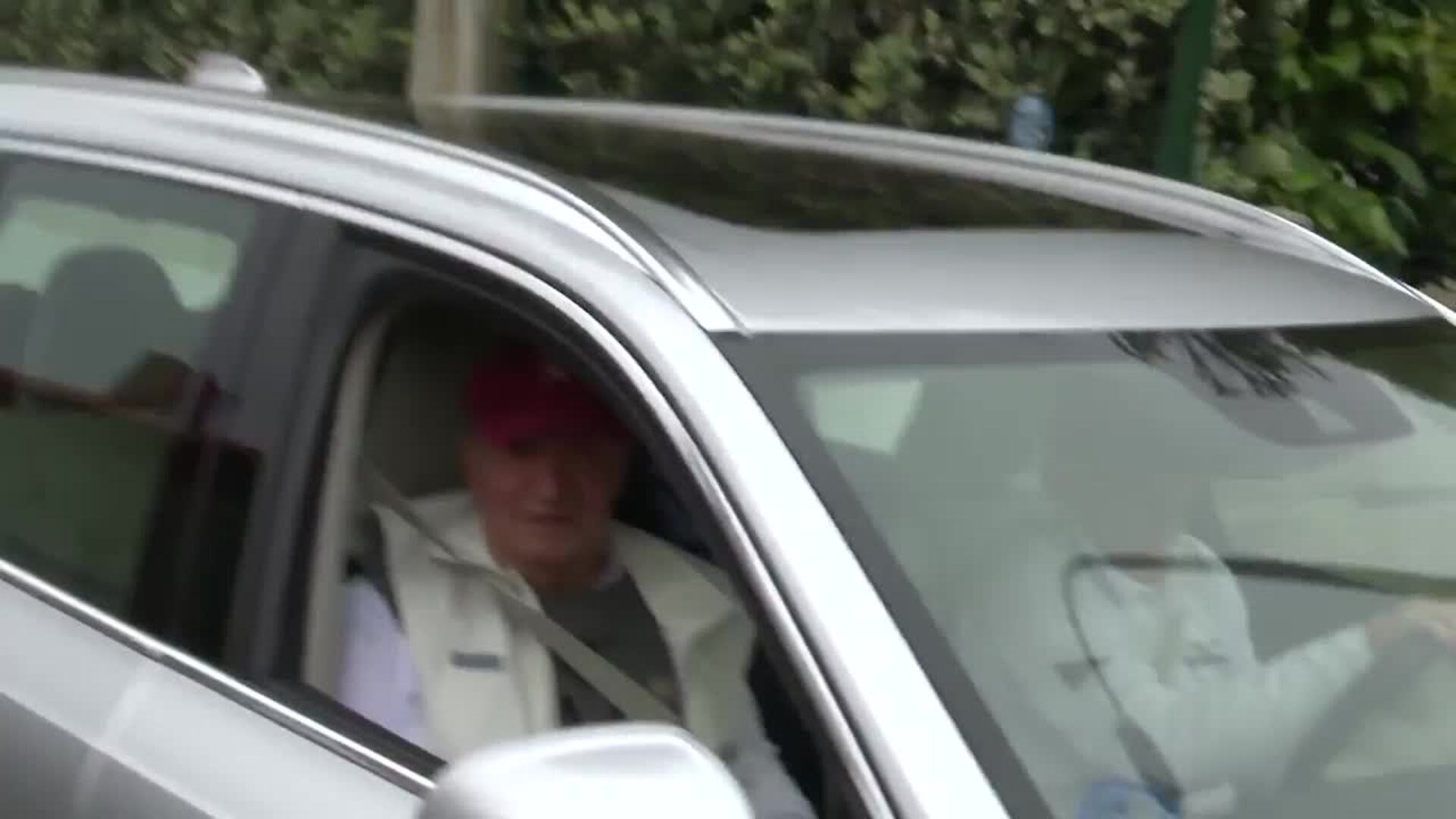 Juan Carlos I navega a bordo del &#039;Bribón&#039; pese a la suspensión de las regatas