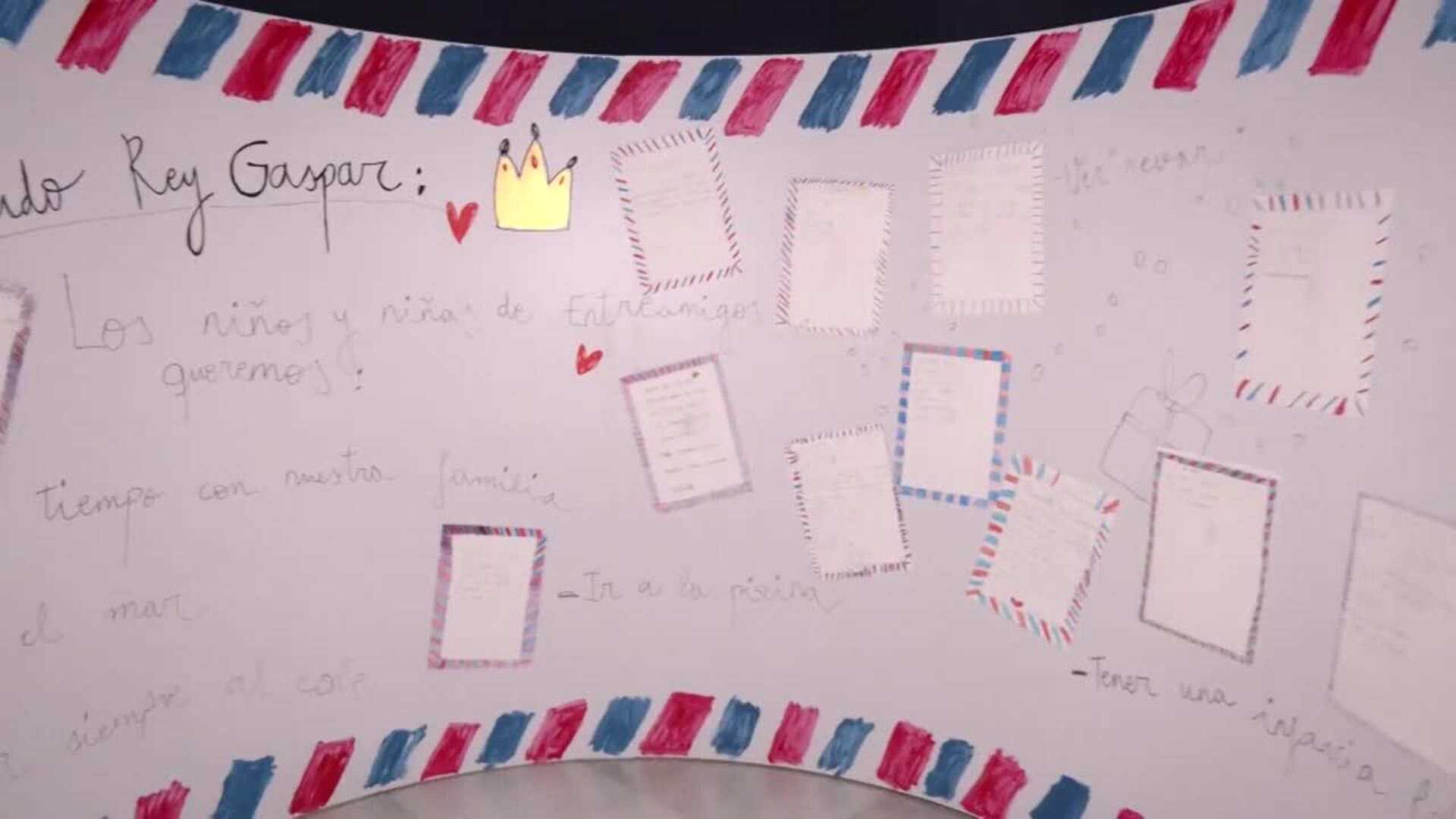 Fundación "la Caixa" presenta 'Tres coronas, tres caminos' con cartas de niños del Polígono Sur