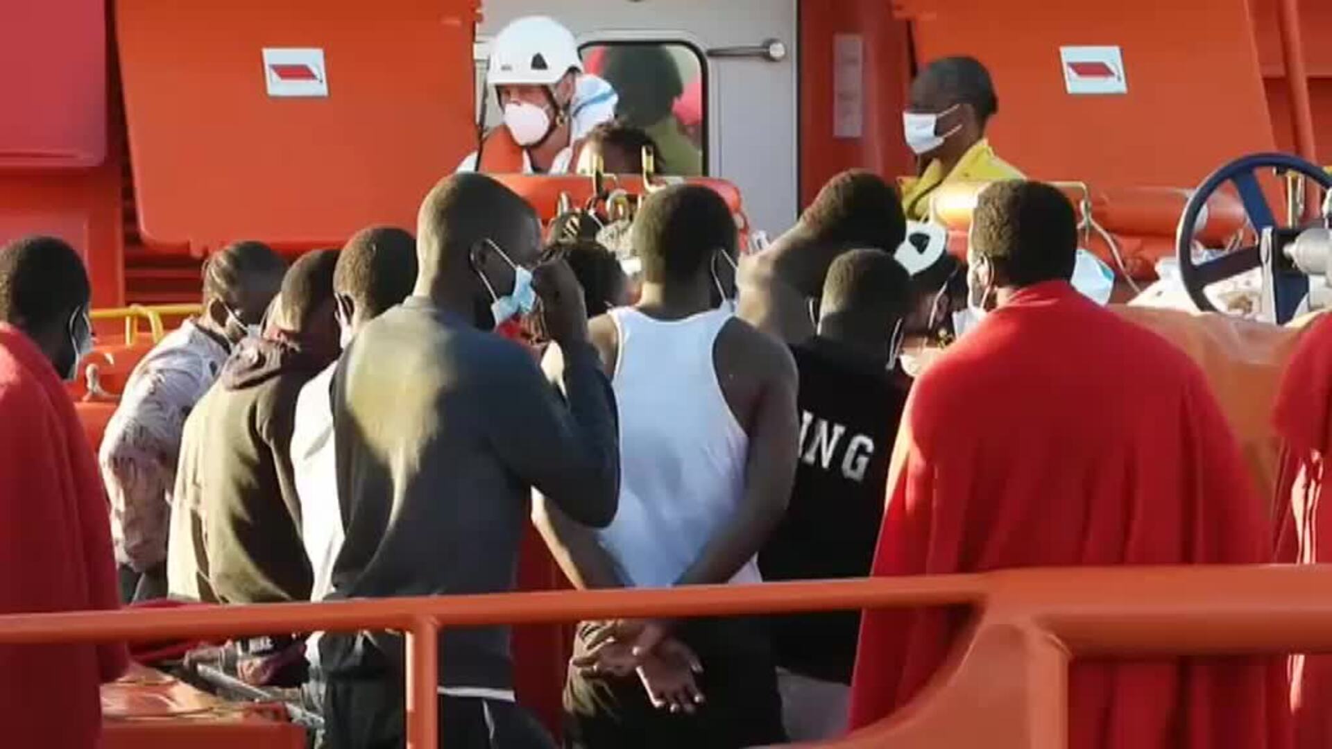 Rescatan una patera con 68 personas en Gran Canaria