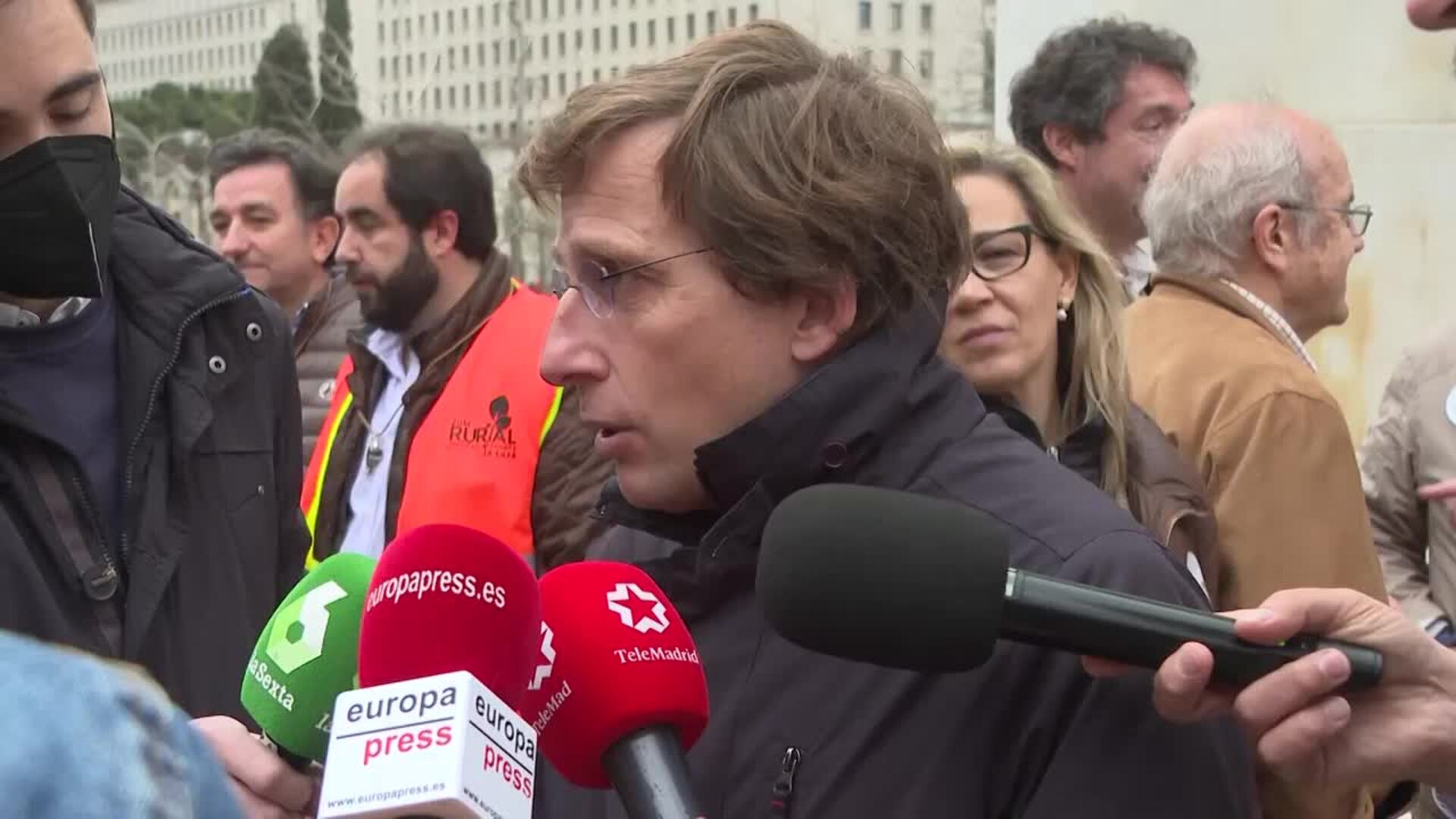 Almeida reclama a Sánchez que tome medidas en el campo