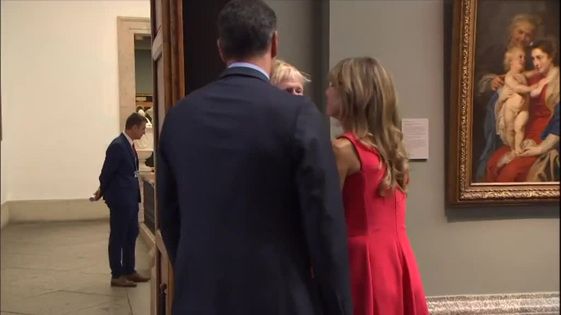 Sánchez y Begoña ejercen de anfitriones en la cena del Prado