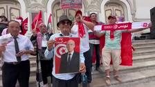 Partidarios del presidente tunecino se concentran durante las celebraciones del Día de la República