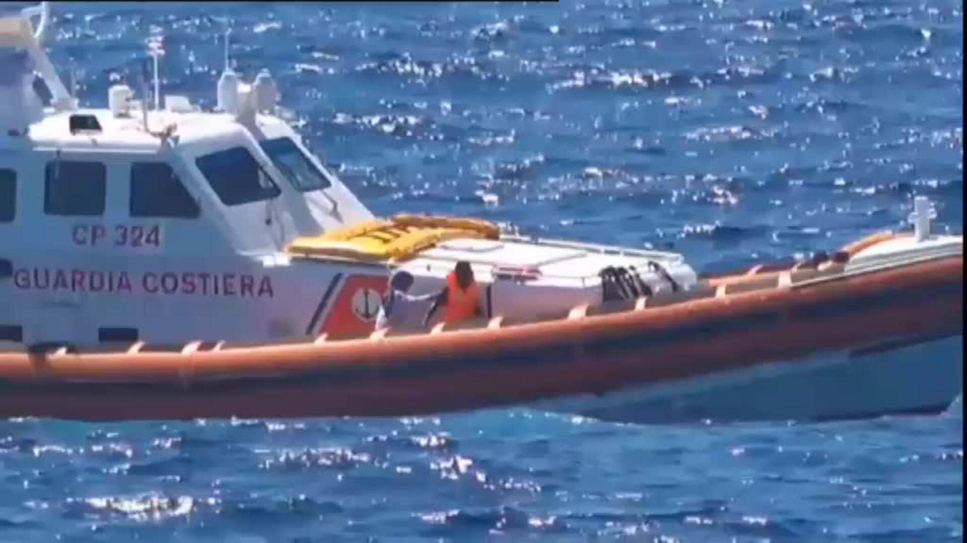 España envía un buque para recoger a los migrantes del Open Arms