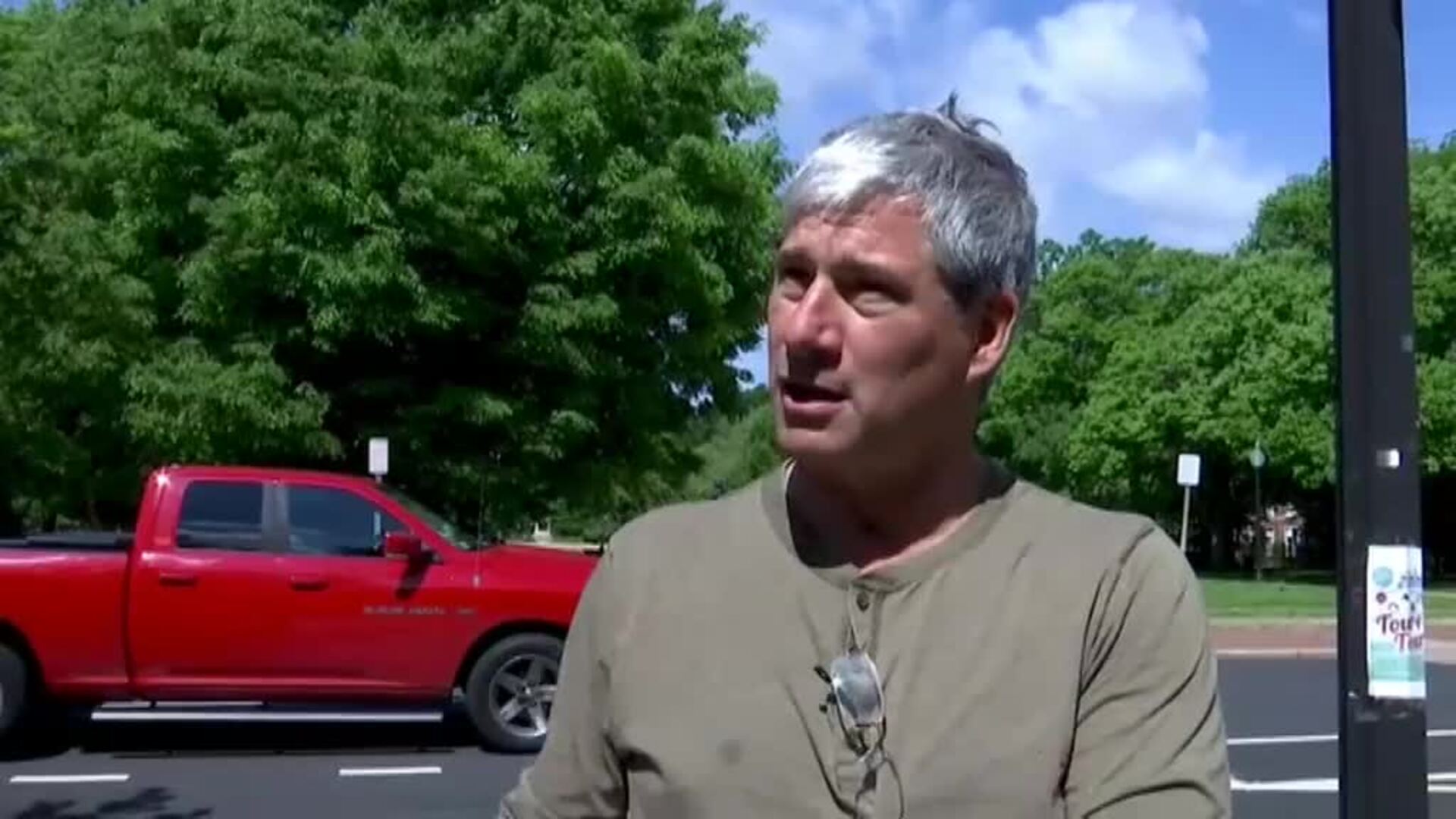 Los estadounidenses se acostumbran poco a poco a la vida sin mascarilla