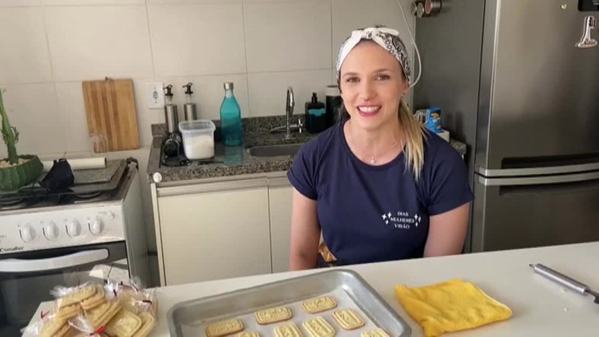 Una pastelera brasileña dispara sus ventas horneando galletas con el mensaje Fora Bolsonaro