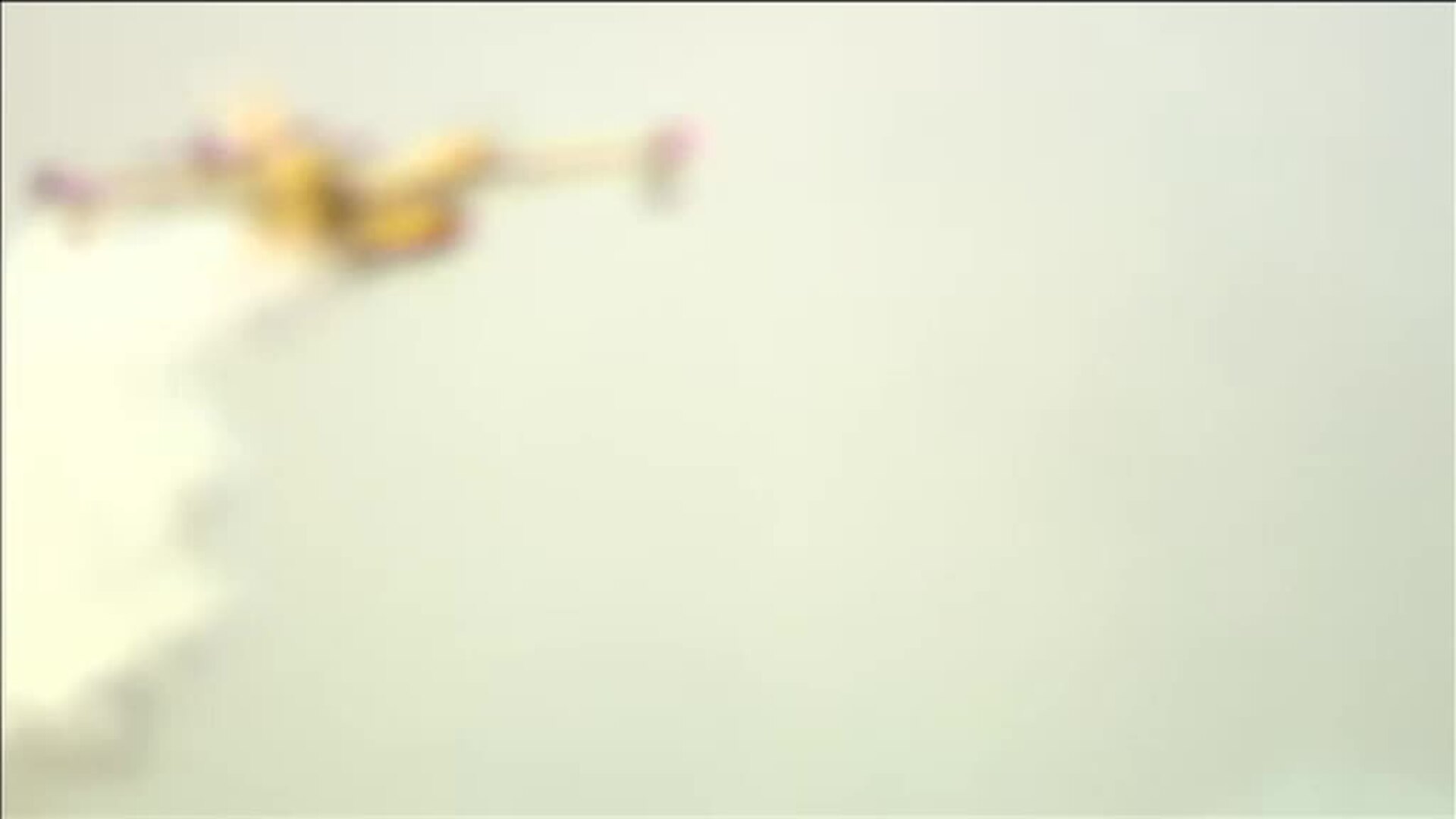 Los bomberos luchan contra un incendio en la localidad madrileña de Robledo de Chavela