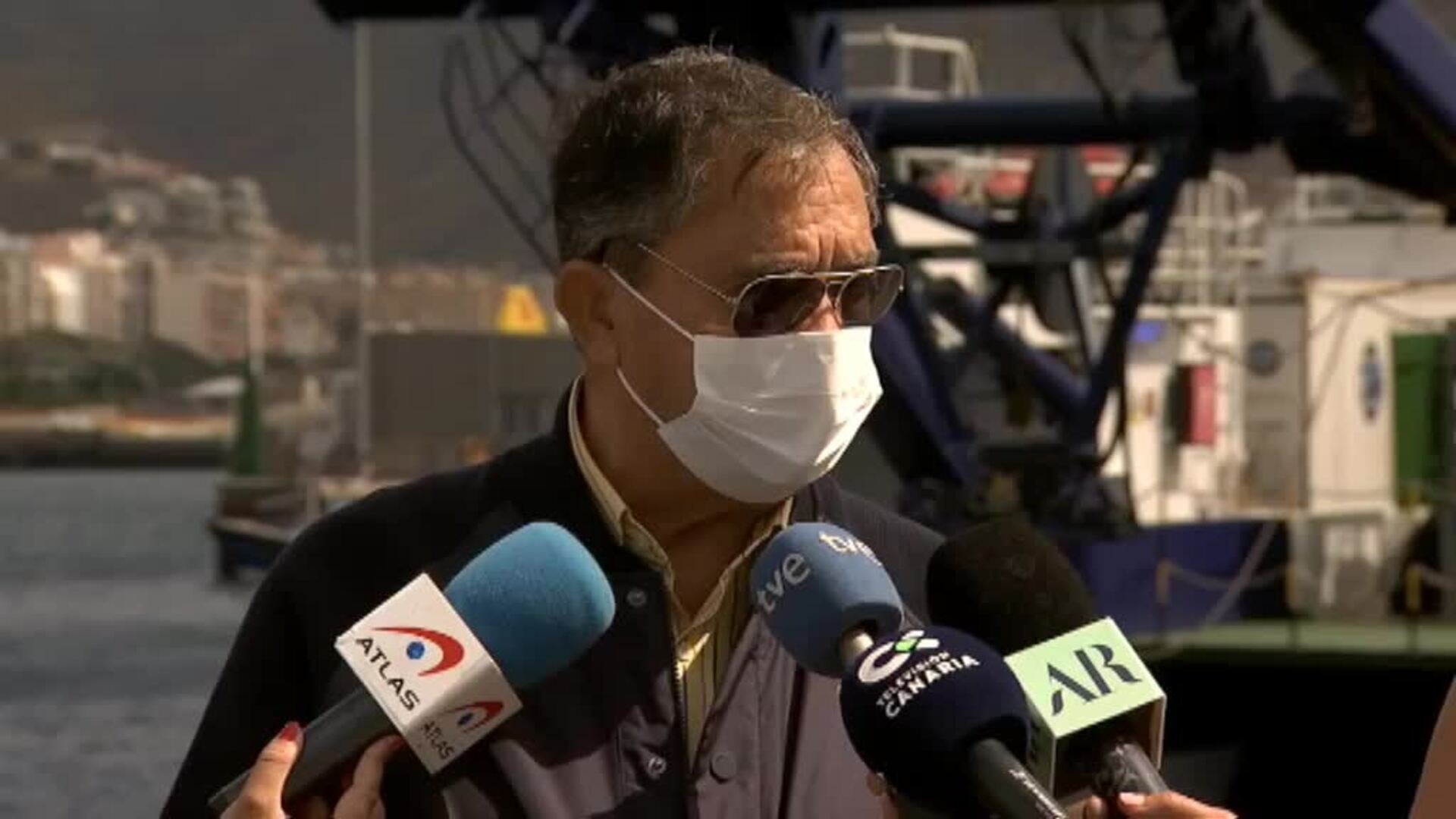 El buque oceanográfico comienza a revisar las profundidades en busca de pistas de las niñas desaparecidas