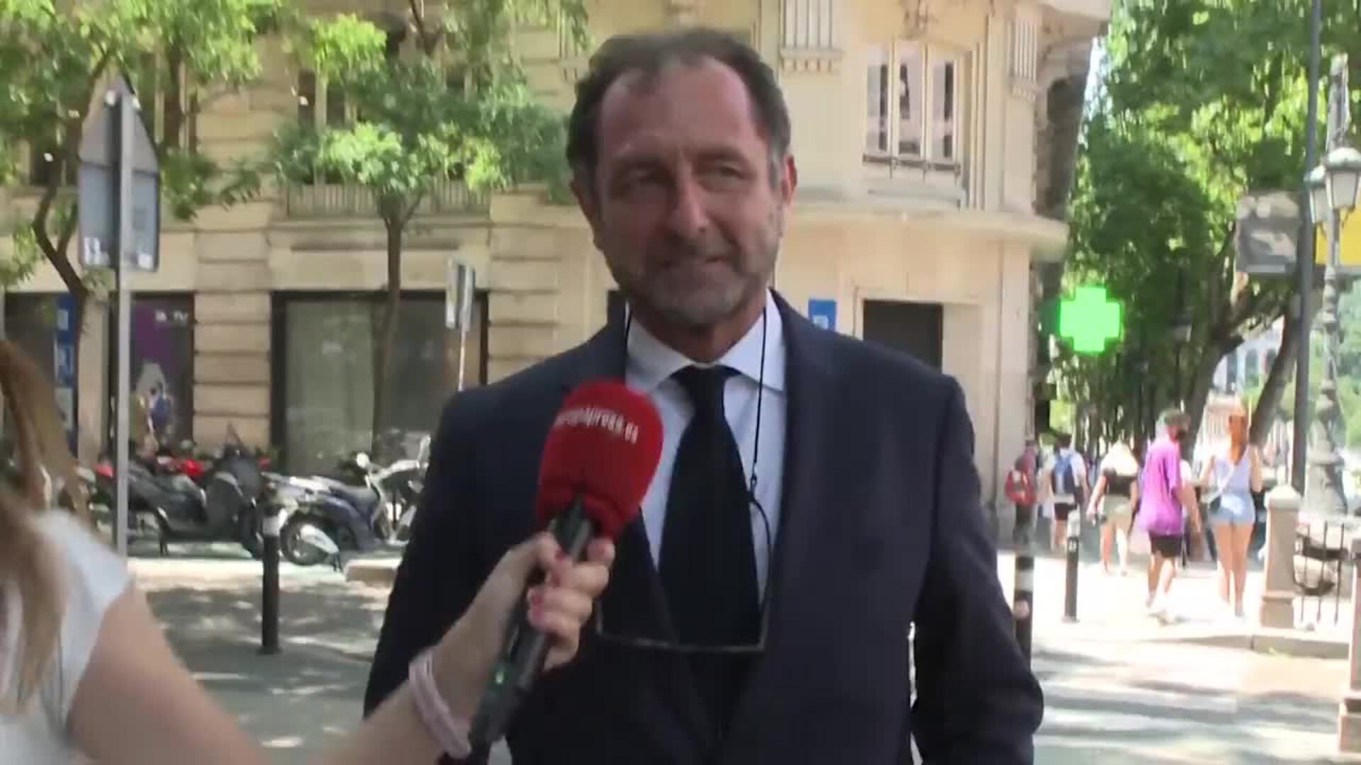 Luis Gasset evita el conflicto con Ágatha Ruiz de la Prada: &quot;Es estupenda&quot;